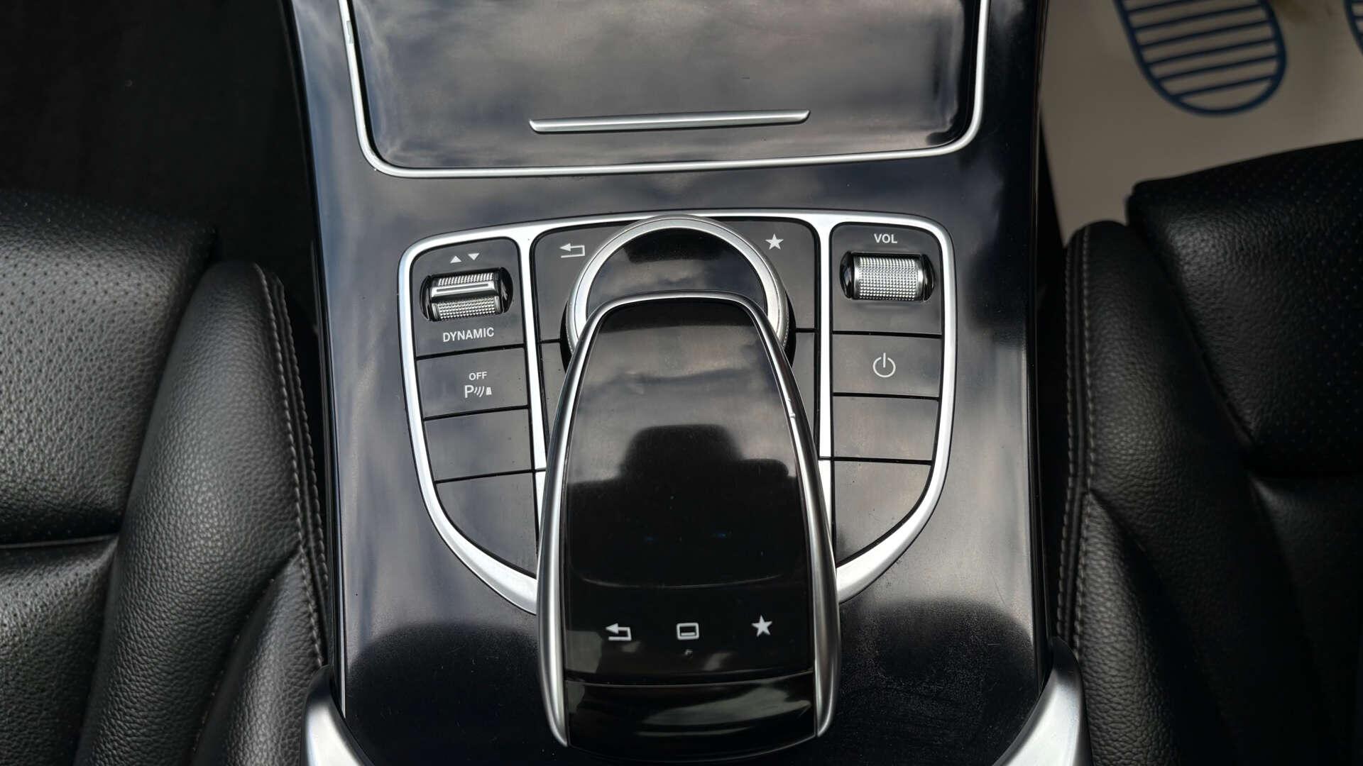 Mercedes-Benz C-Class view 40