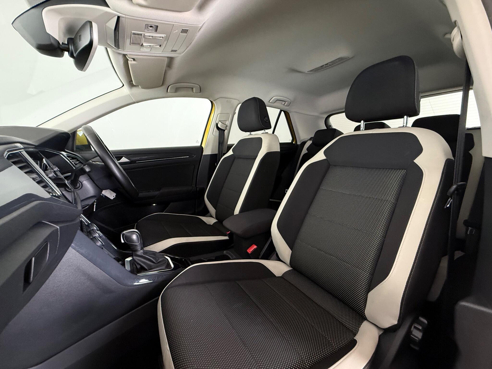 Volkswagen T-Roc view 14
