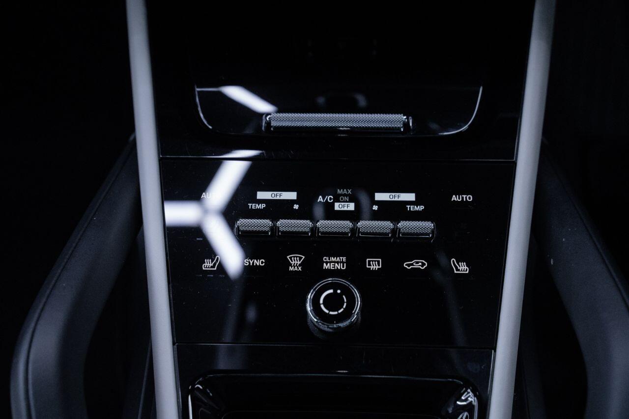 Porsche Cayenne view 22