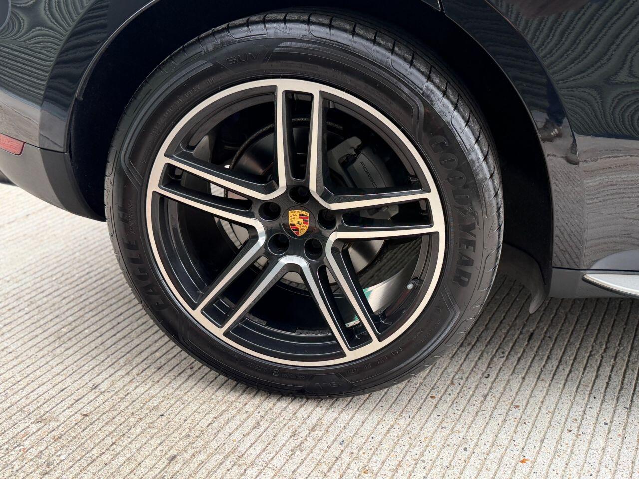 Porsche Macan view 16