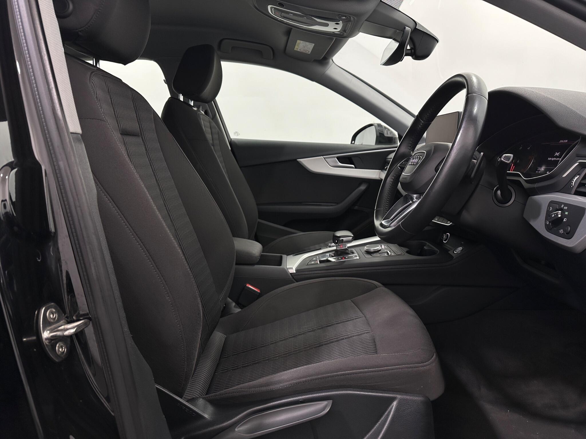 Audi A4 view 31