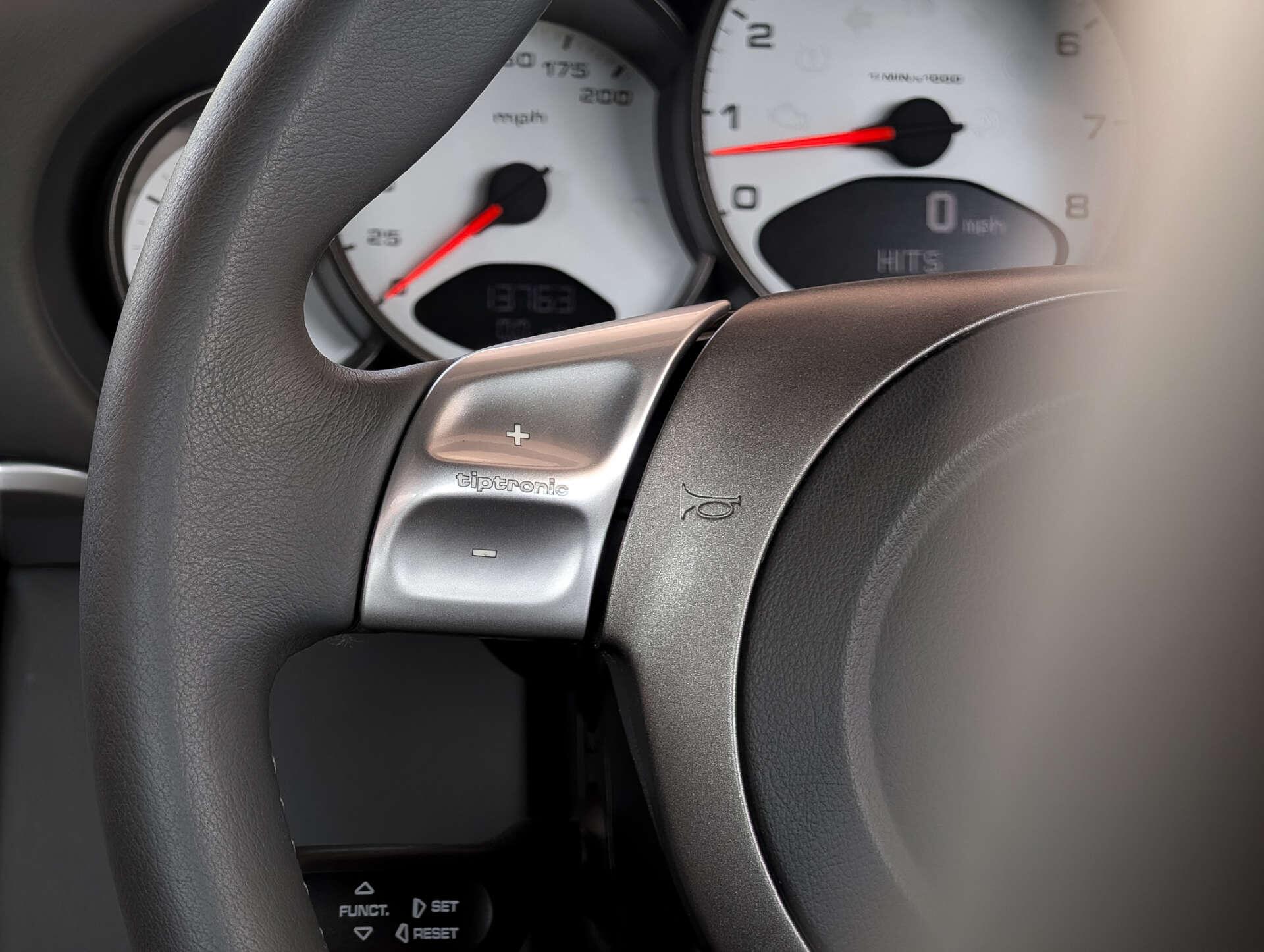 Porsche 911 view 30