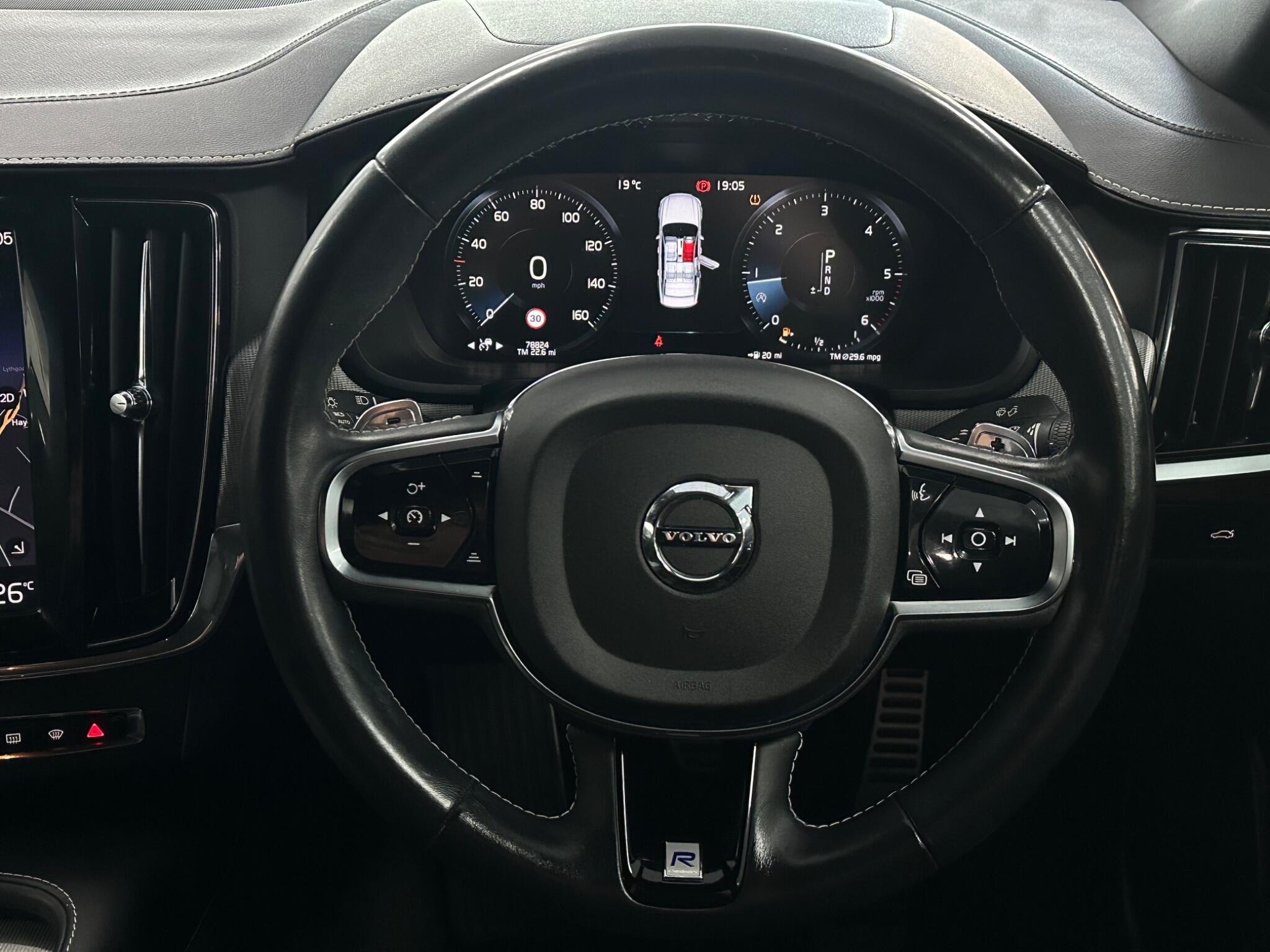 Volvo S90 view 18