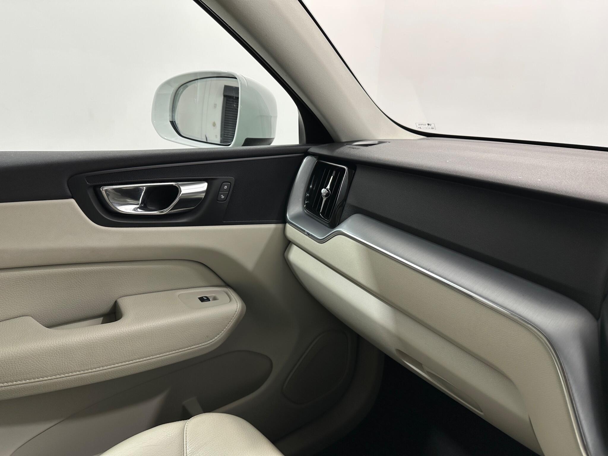 Volvo XC60 view 26