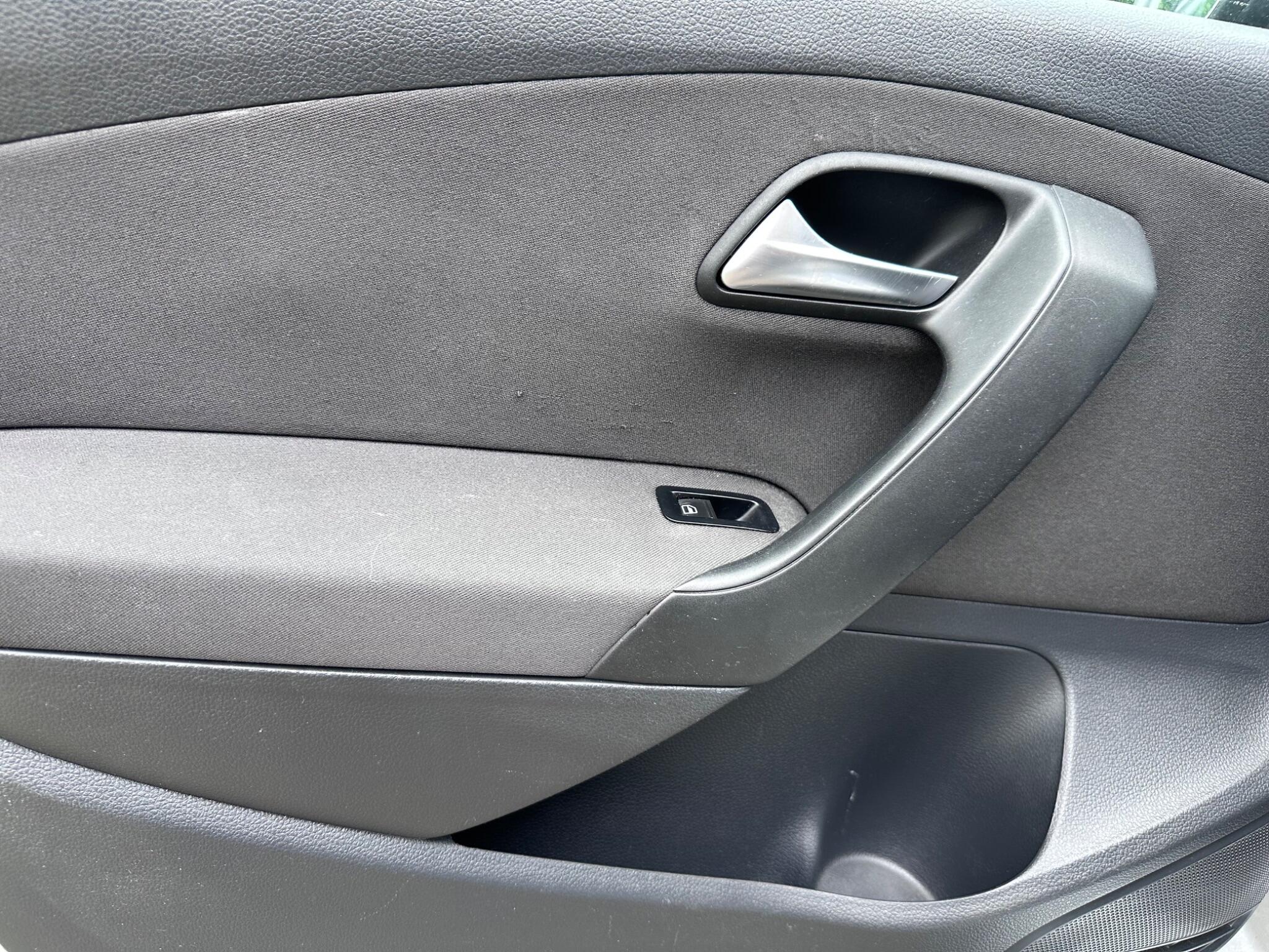 2011 Volkswagen Polo image 28