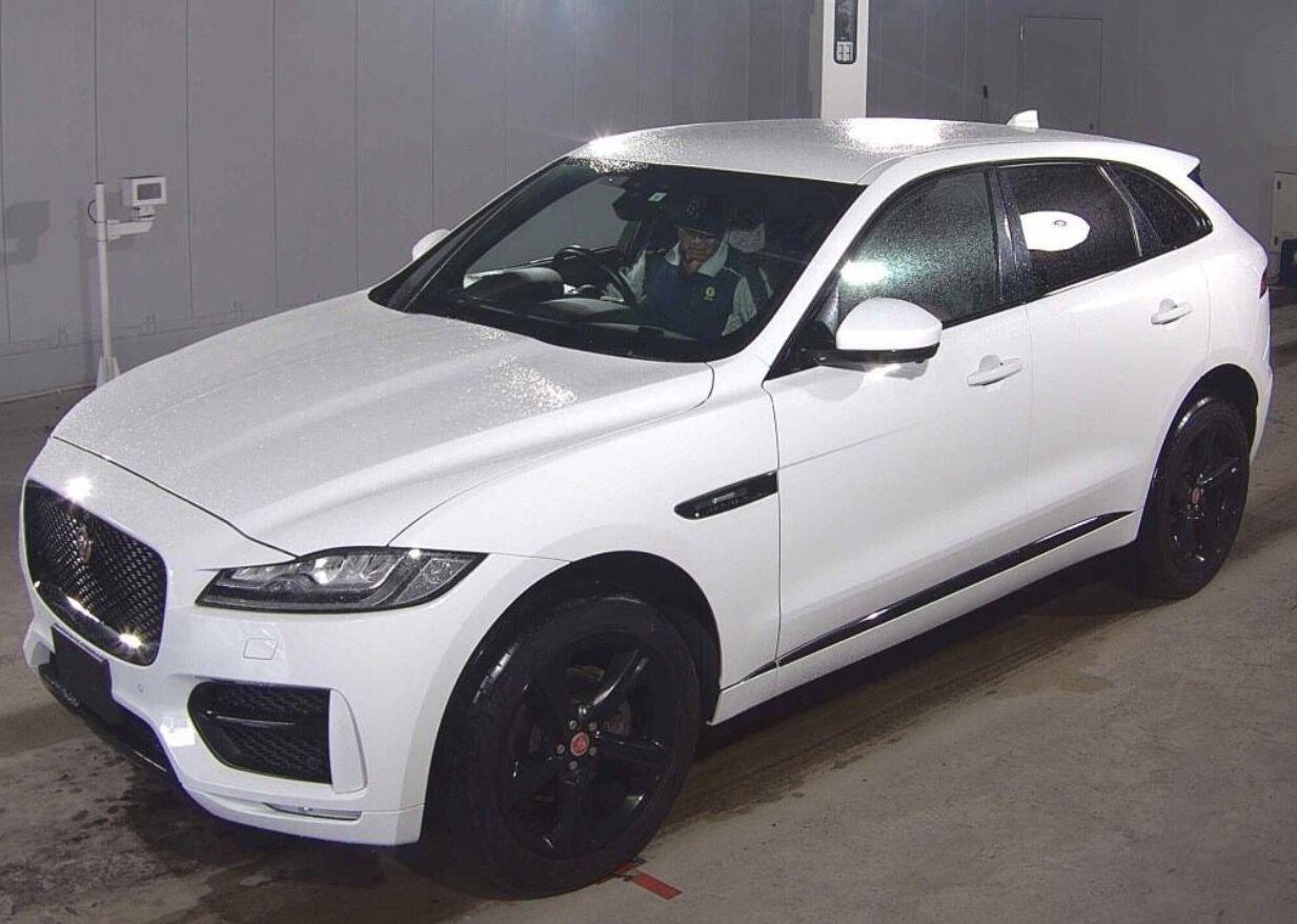 Jaguar F-Pace view 2