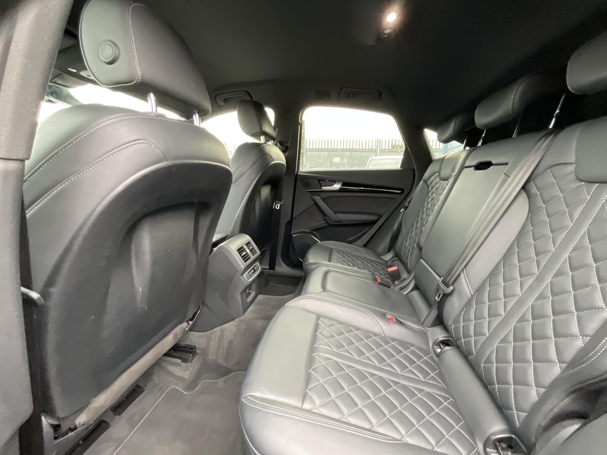 Audi Q5 view 15