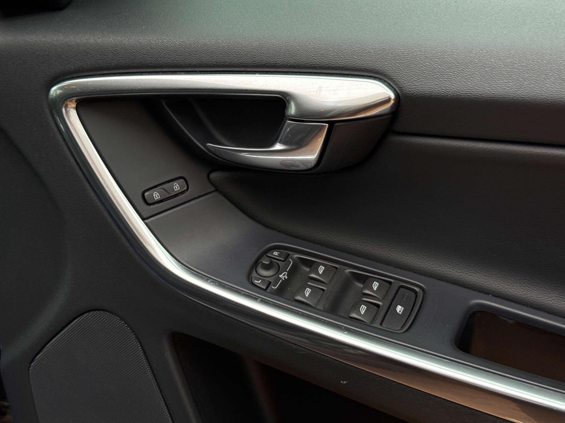 Volvo XC60 view 16