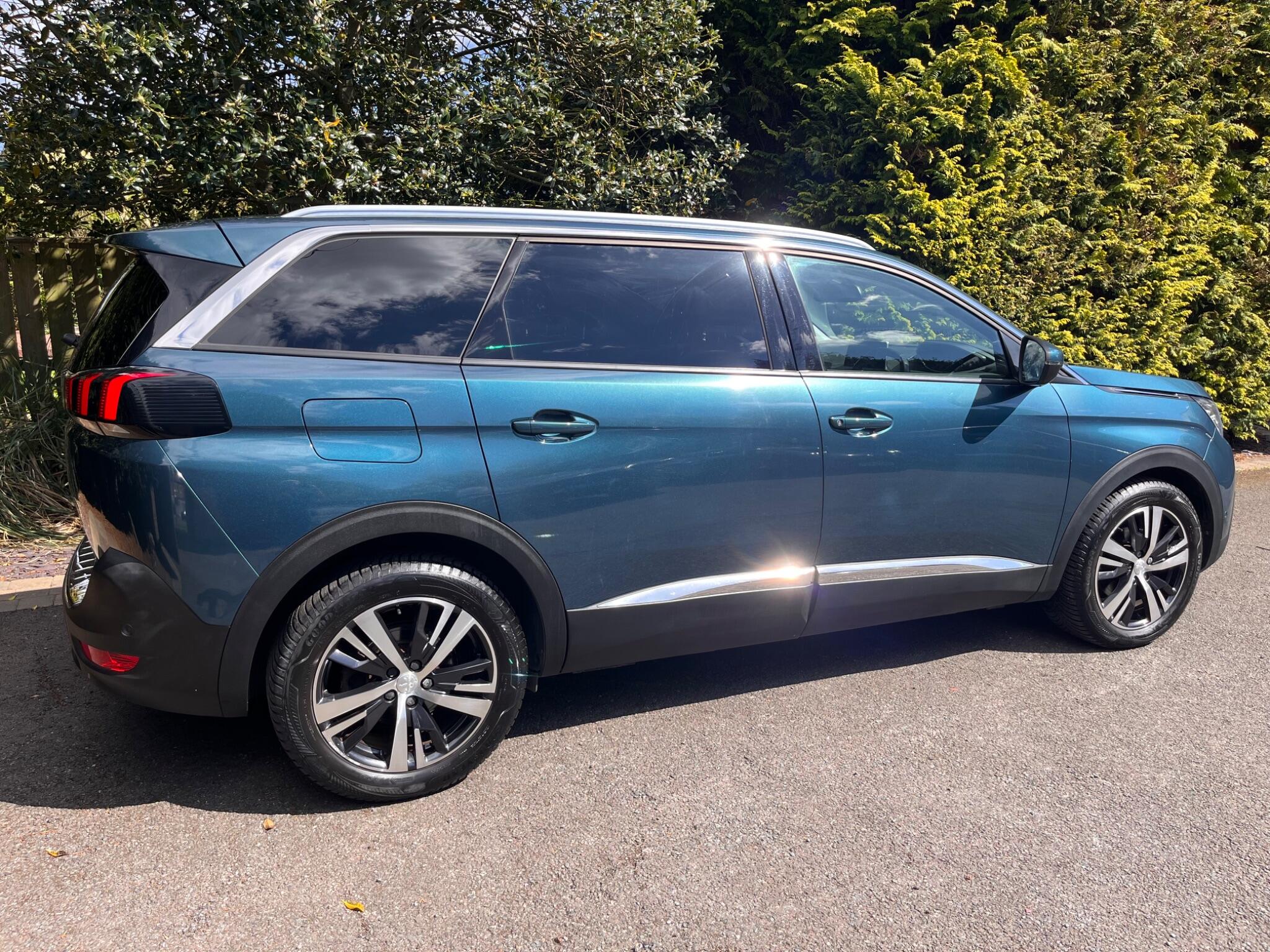 Peugeot 5008 view 17