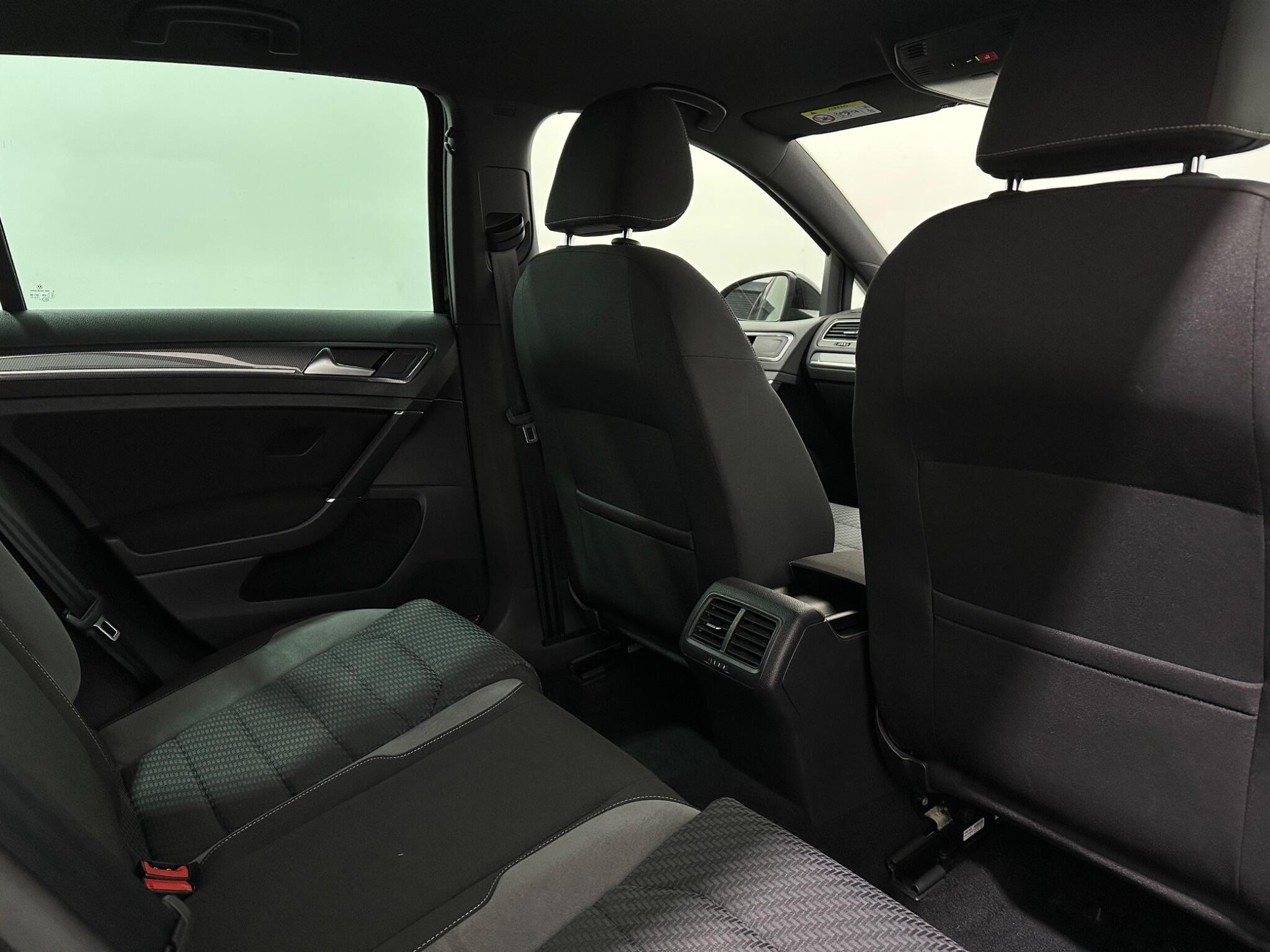Volkswagen Golf view 41