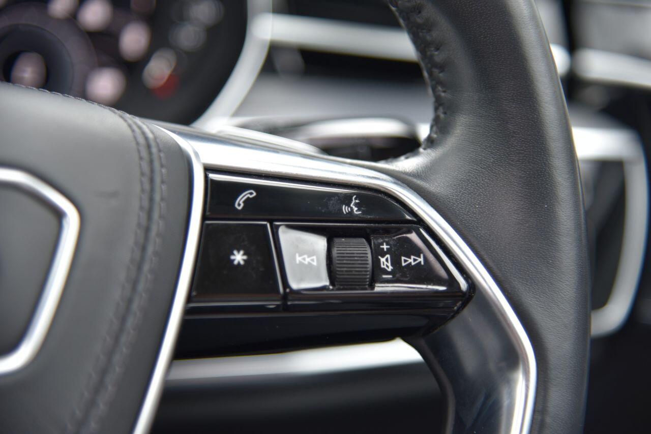 Audi A8 view 32