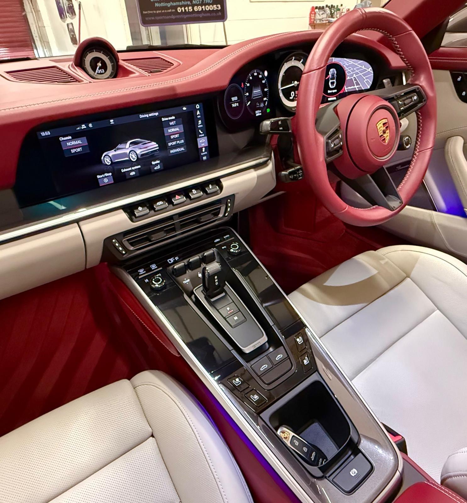 Porsche 911 view 28
