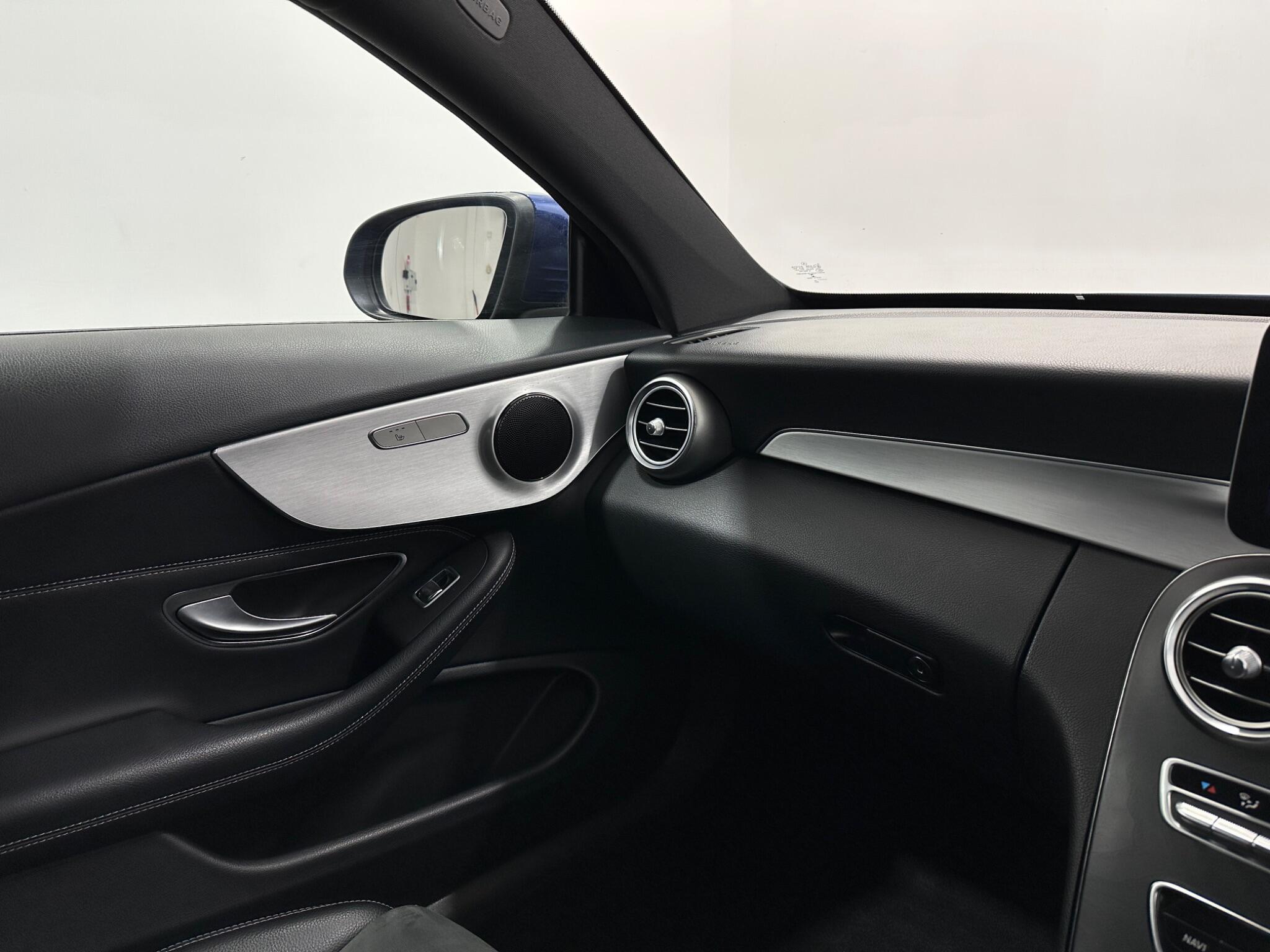 Mercedes-Benz C-Class view 28