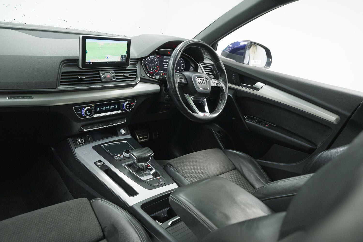 Audi Q5 view 22