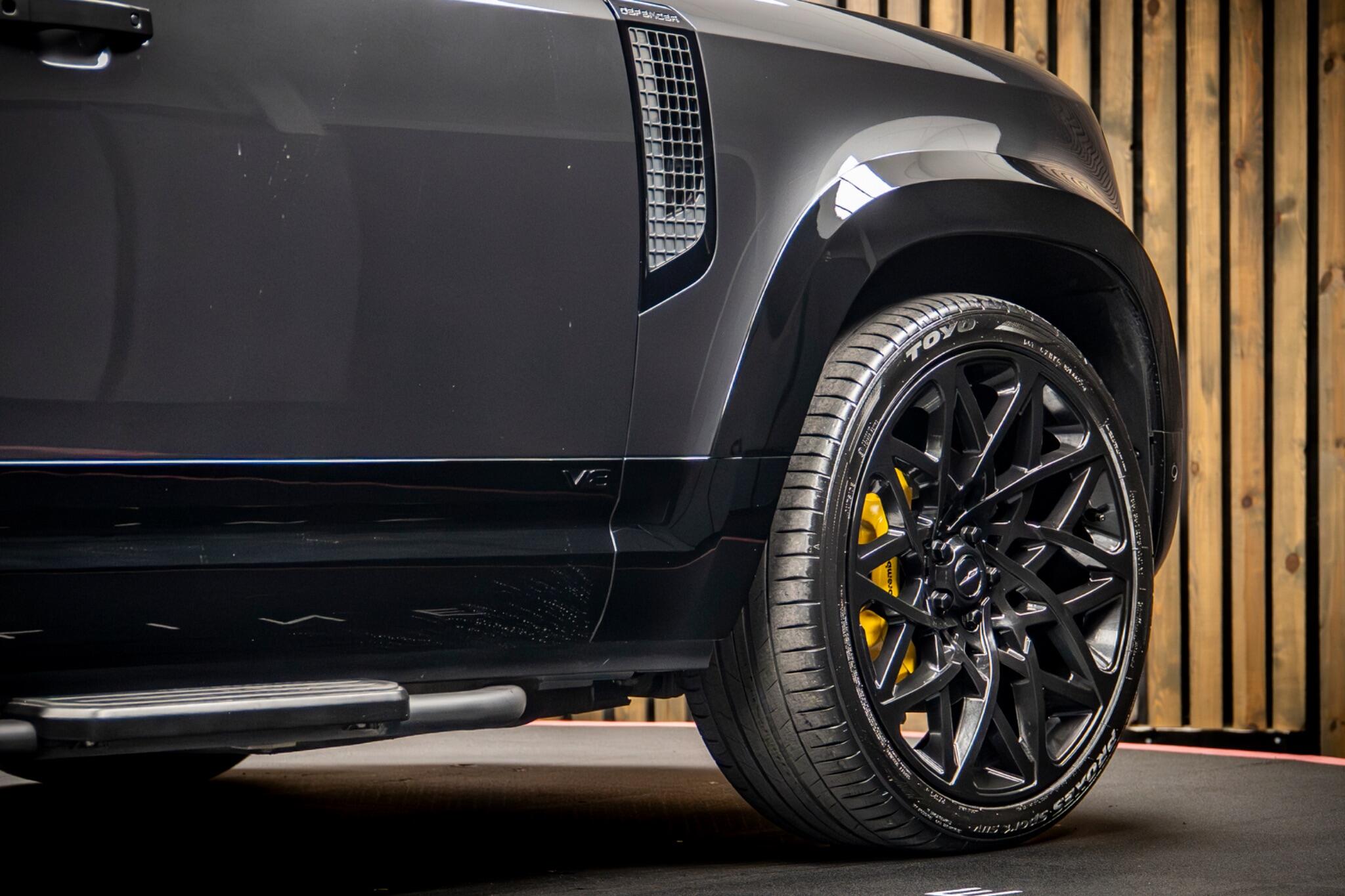 Land Rover Defender view 15