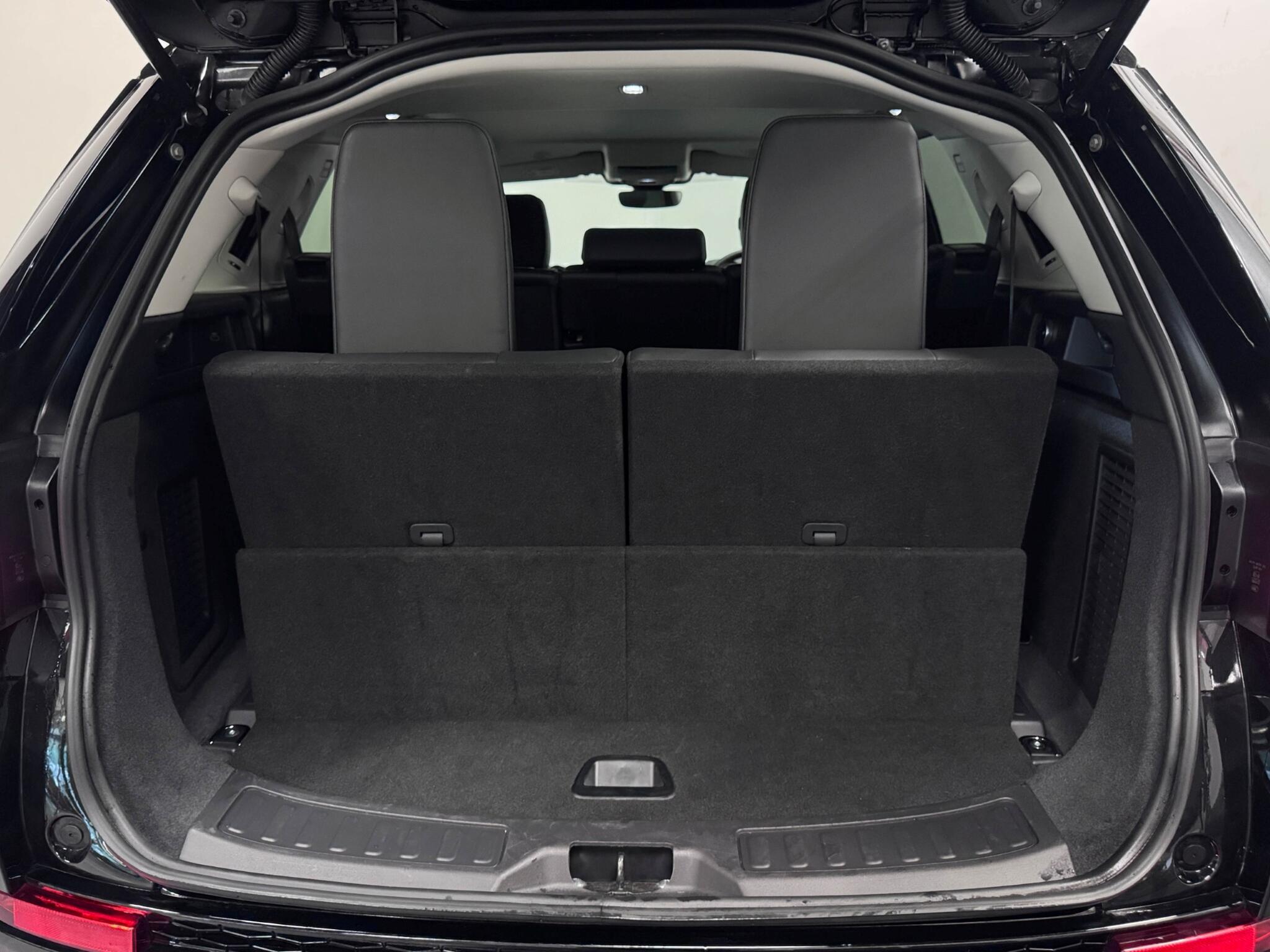 Land Rover Discovery Sport view 7
