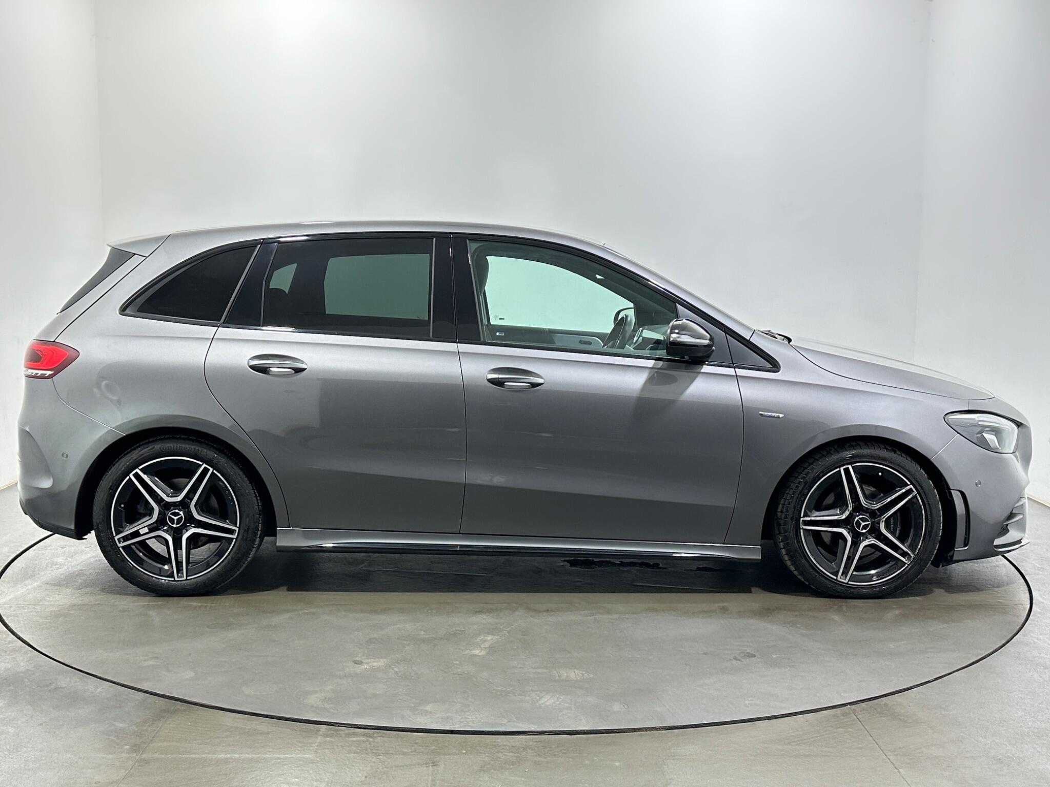 Mercedes-Benz B-Class view 9