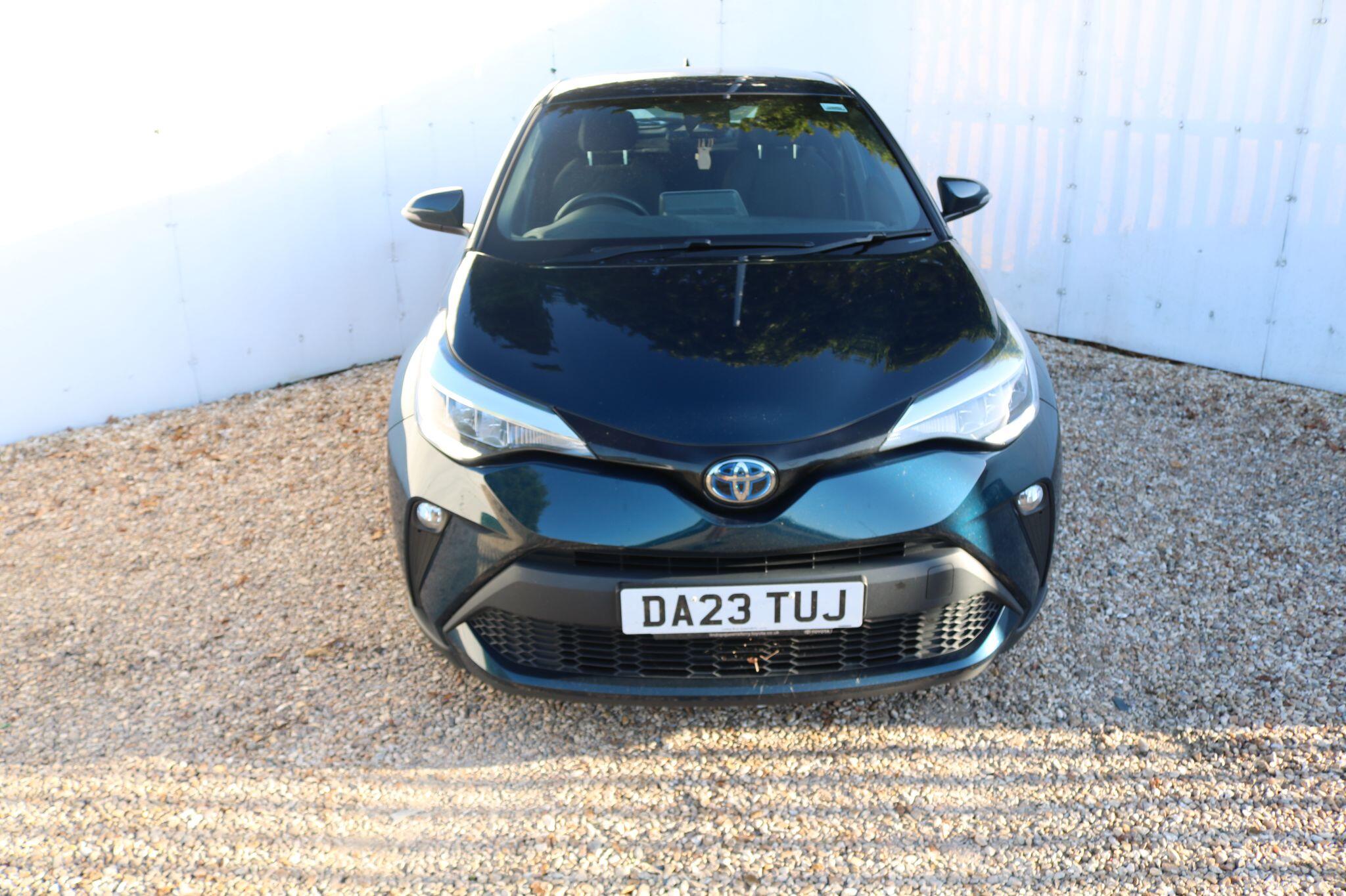 Toyota C-HR view 11