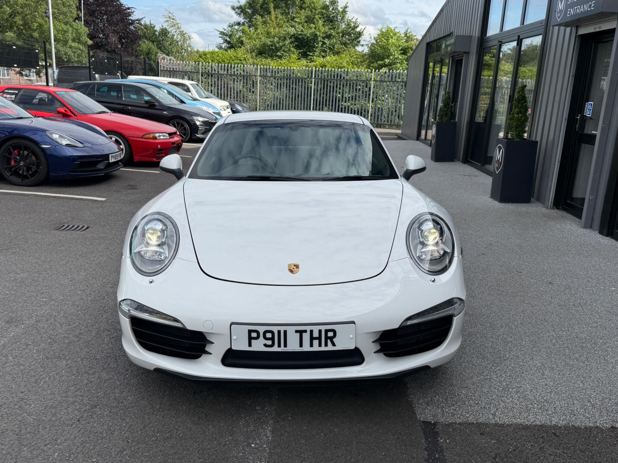 Porsche 911 view 12