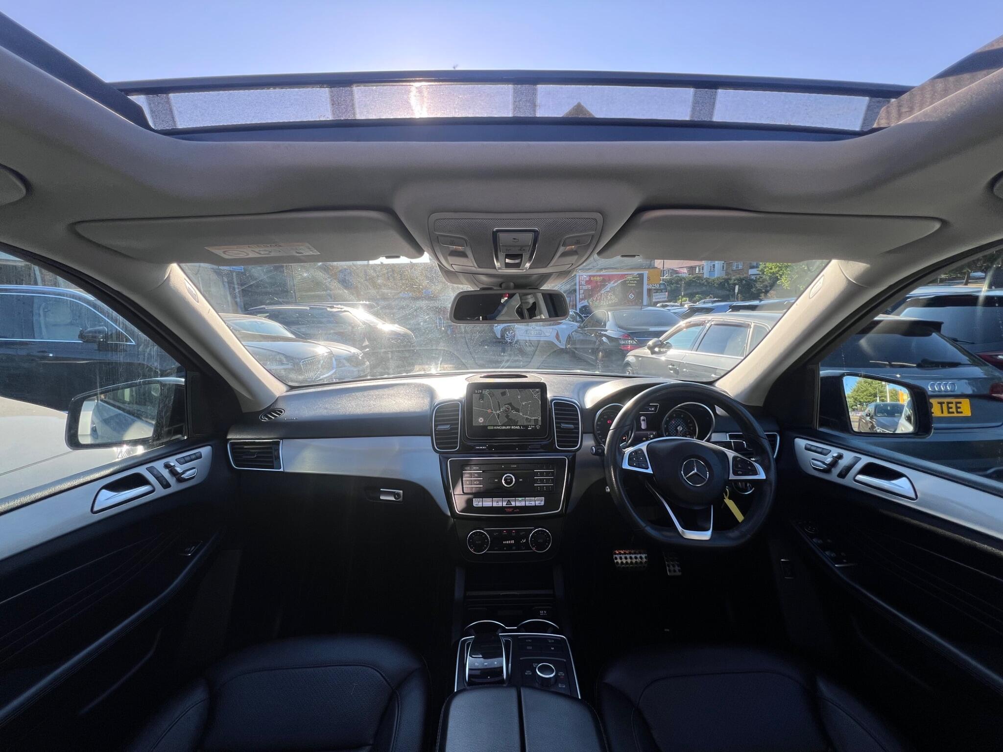 Mercedes-Benz Gle view 2