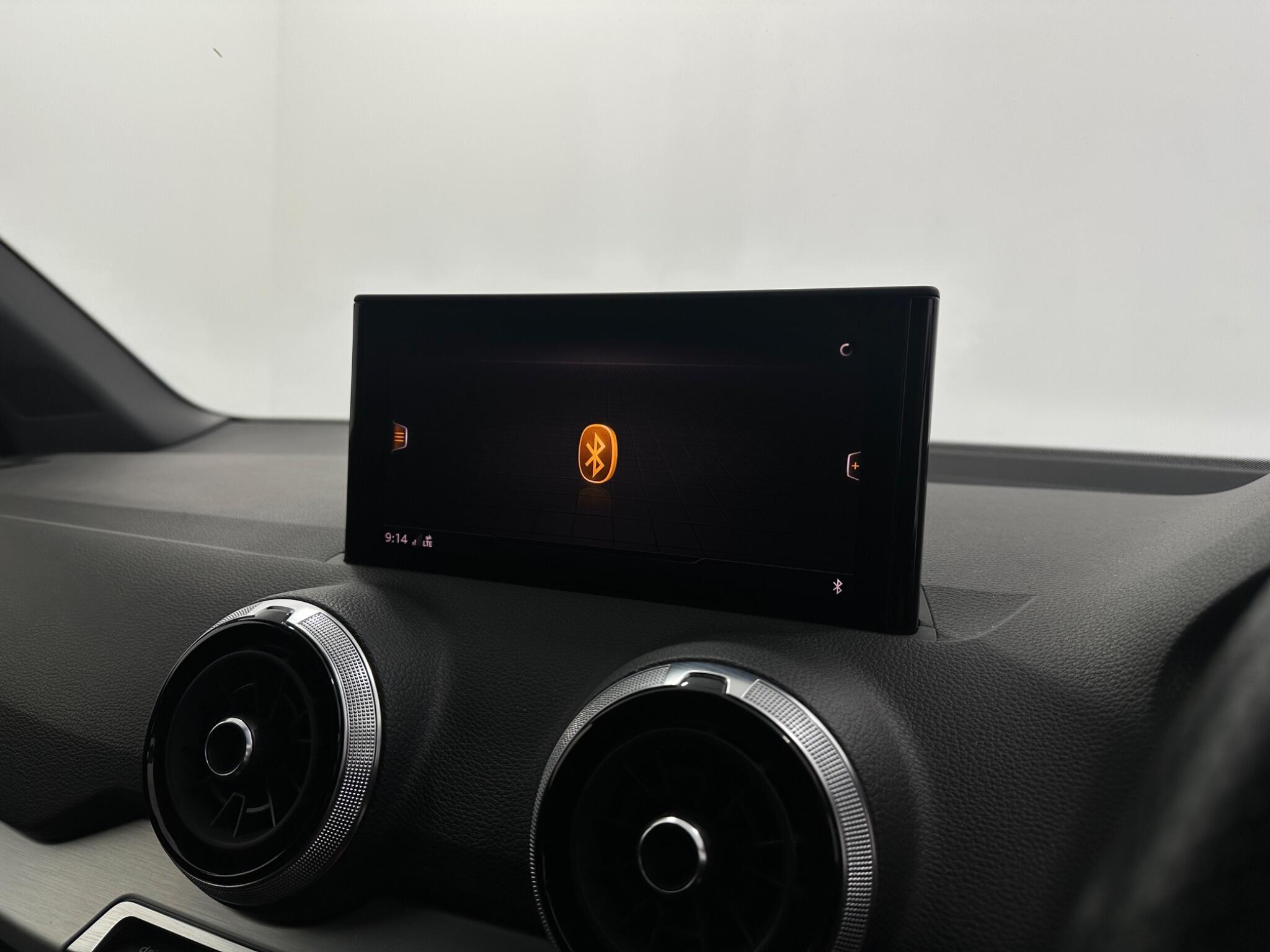 Audi Q2 view 24