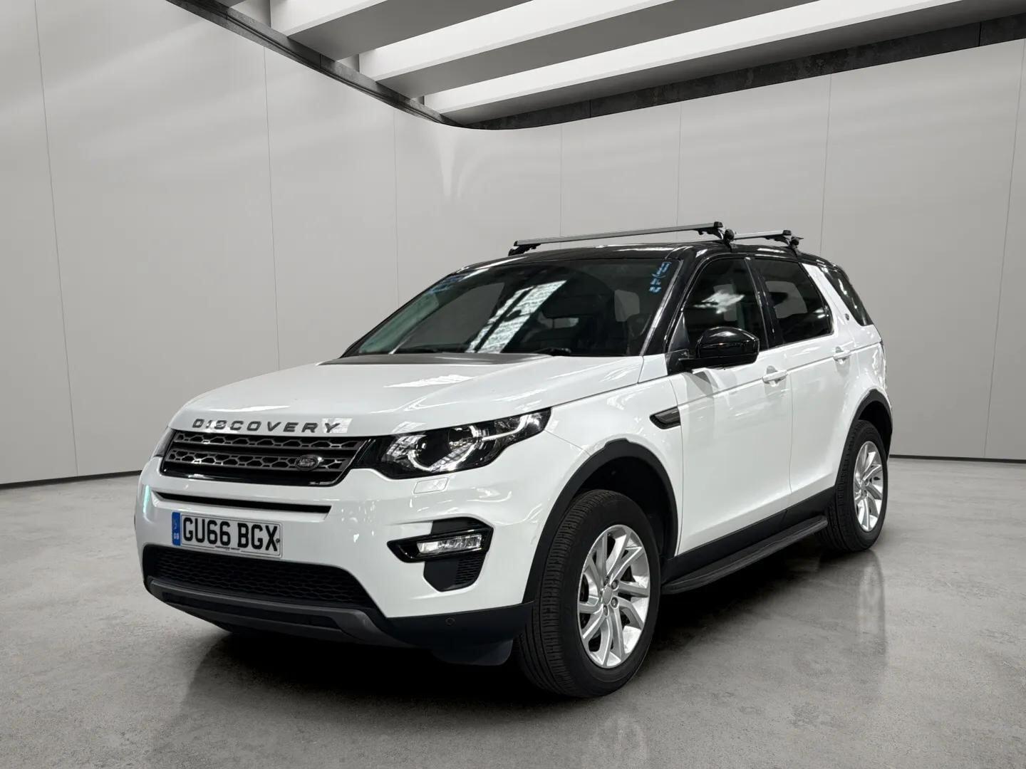 Land Rover Discovery Sport view 3