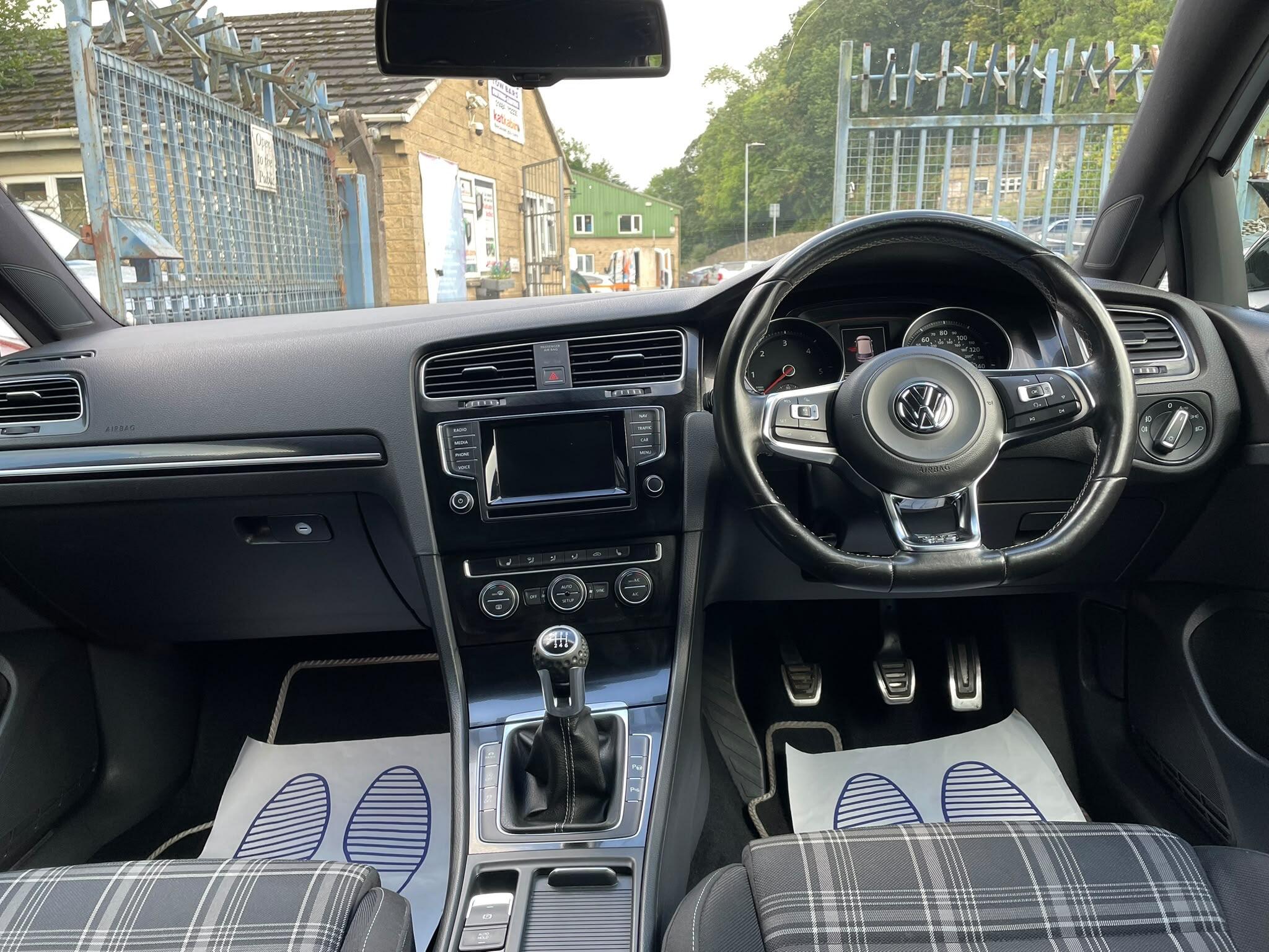Volkswagen Golf view 20