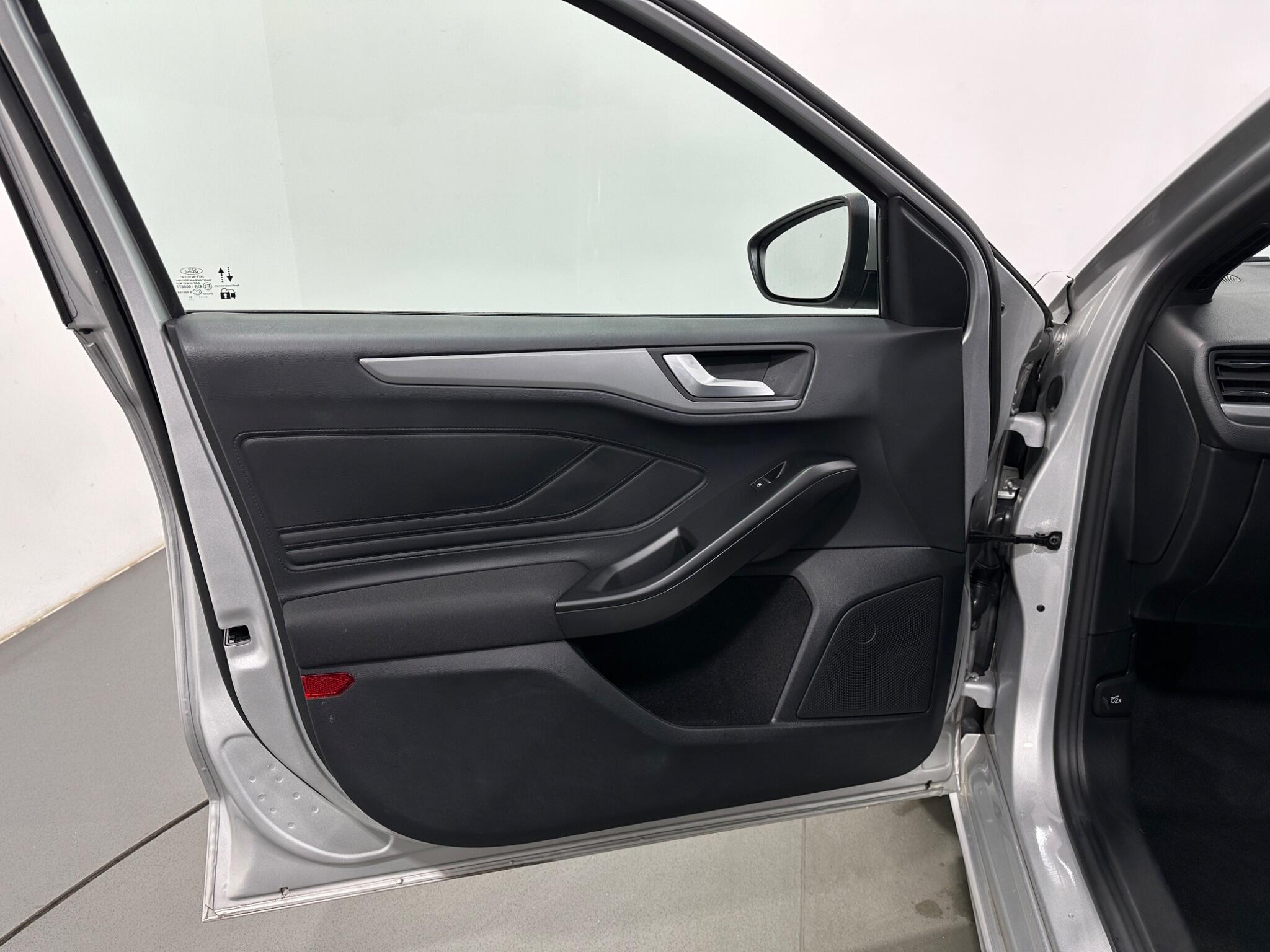 Ford Focus view 36