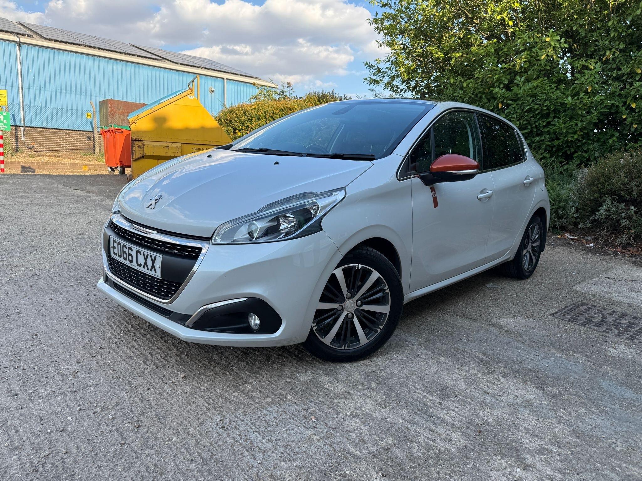 Peugeot 208 view 2