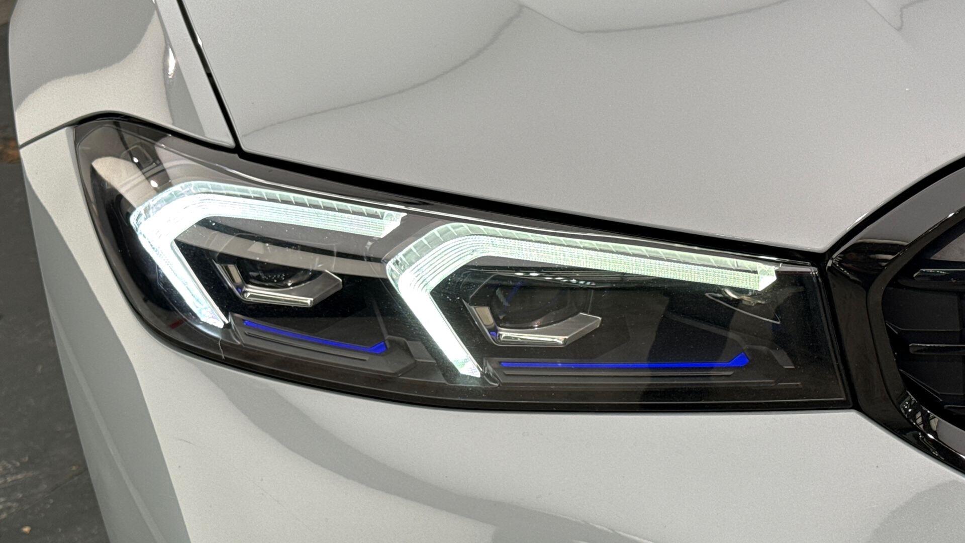 BMW 3 Series view 22