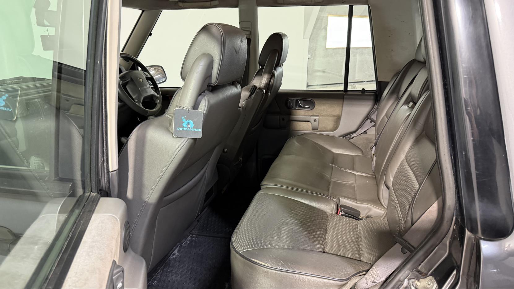 Land Rover Discovery 4 view 13