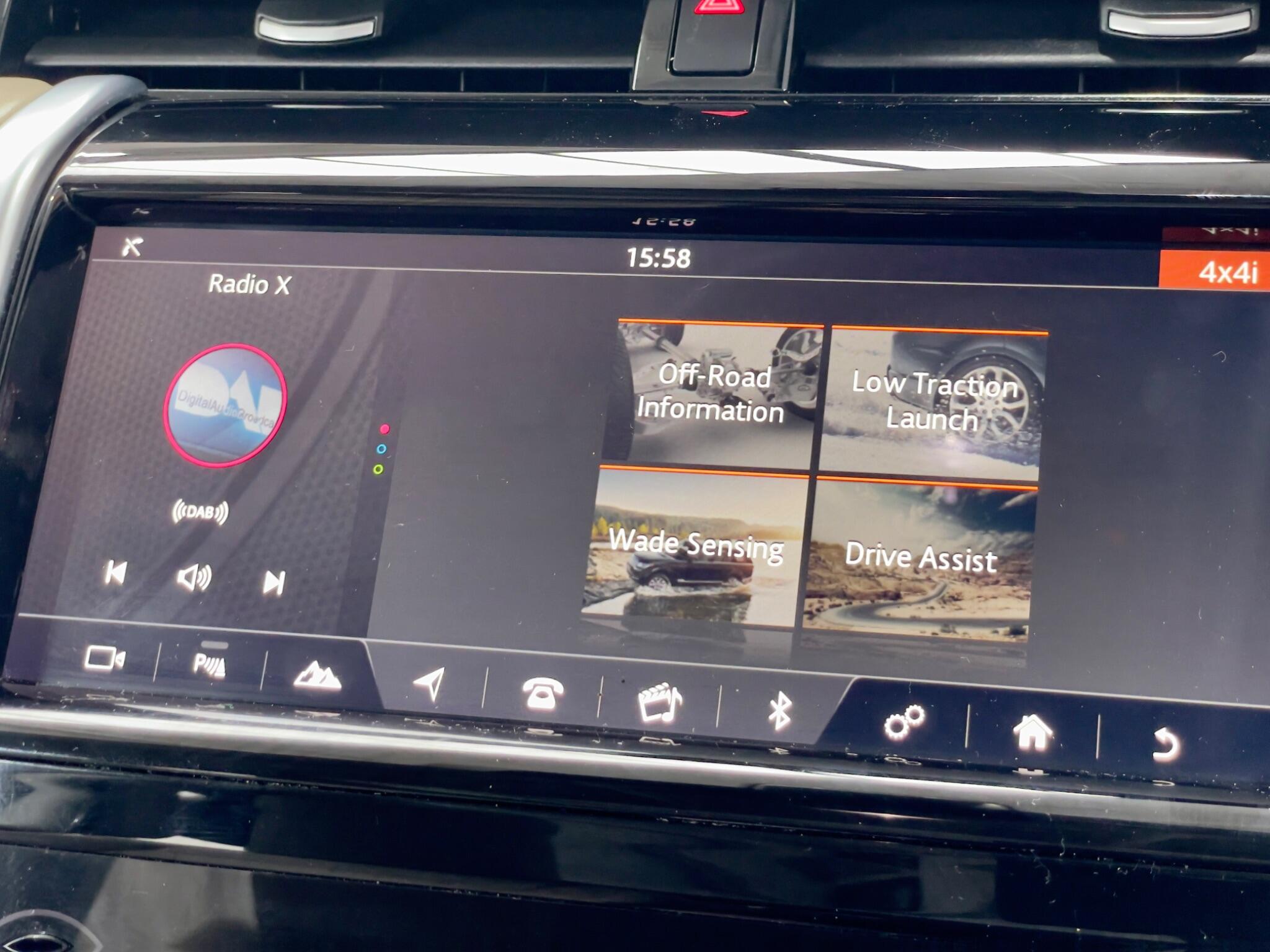 Land Rover Discovery Sport view 66