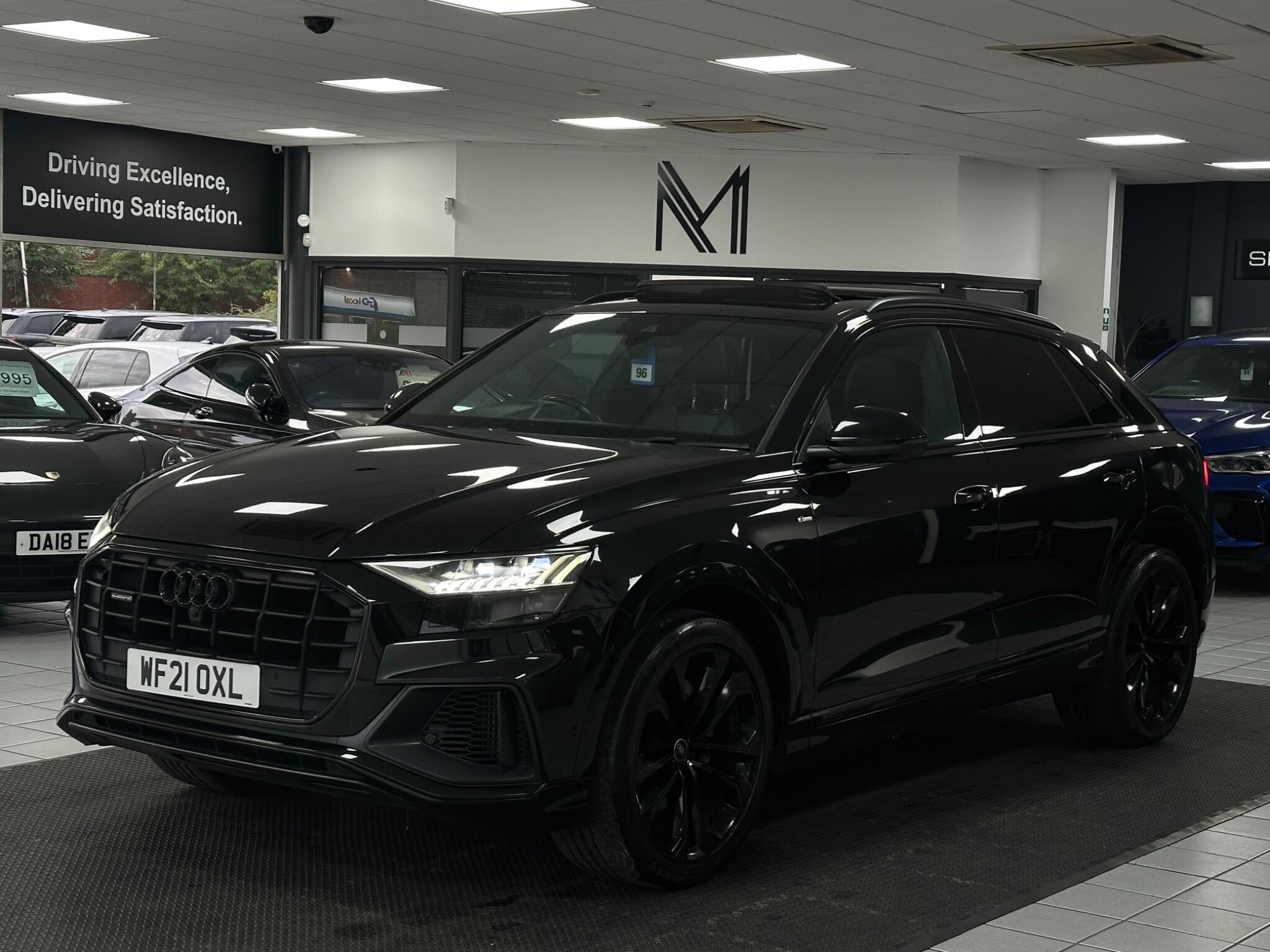 Audi Q8 view 6