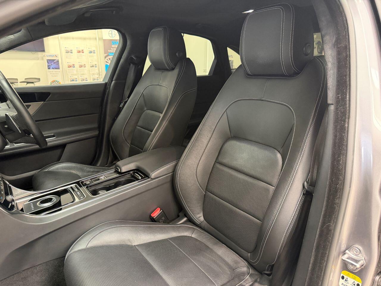 Jaguar XF view 32