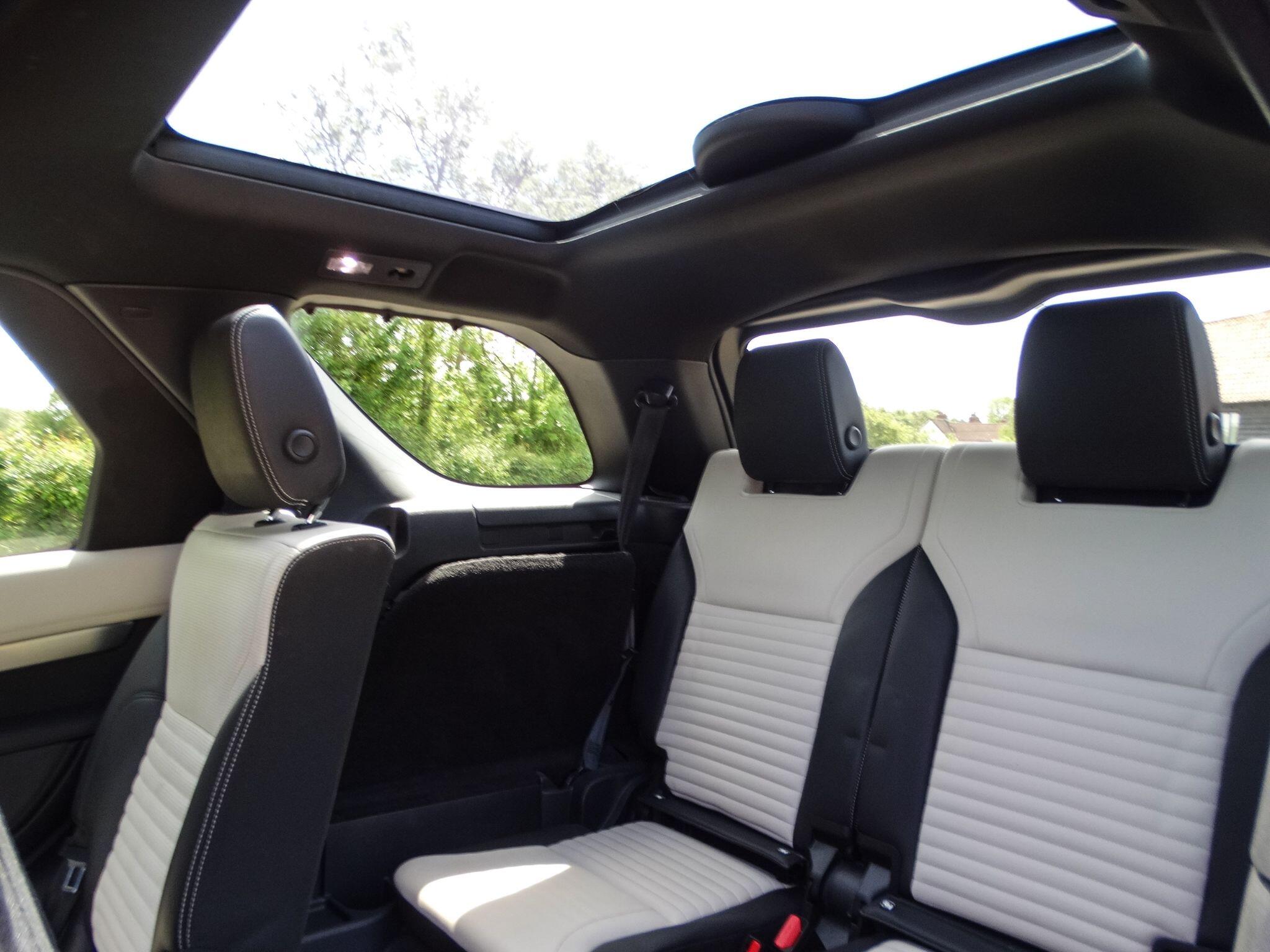 Land Rover Discovery 3 view 14