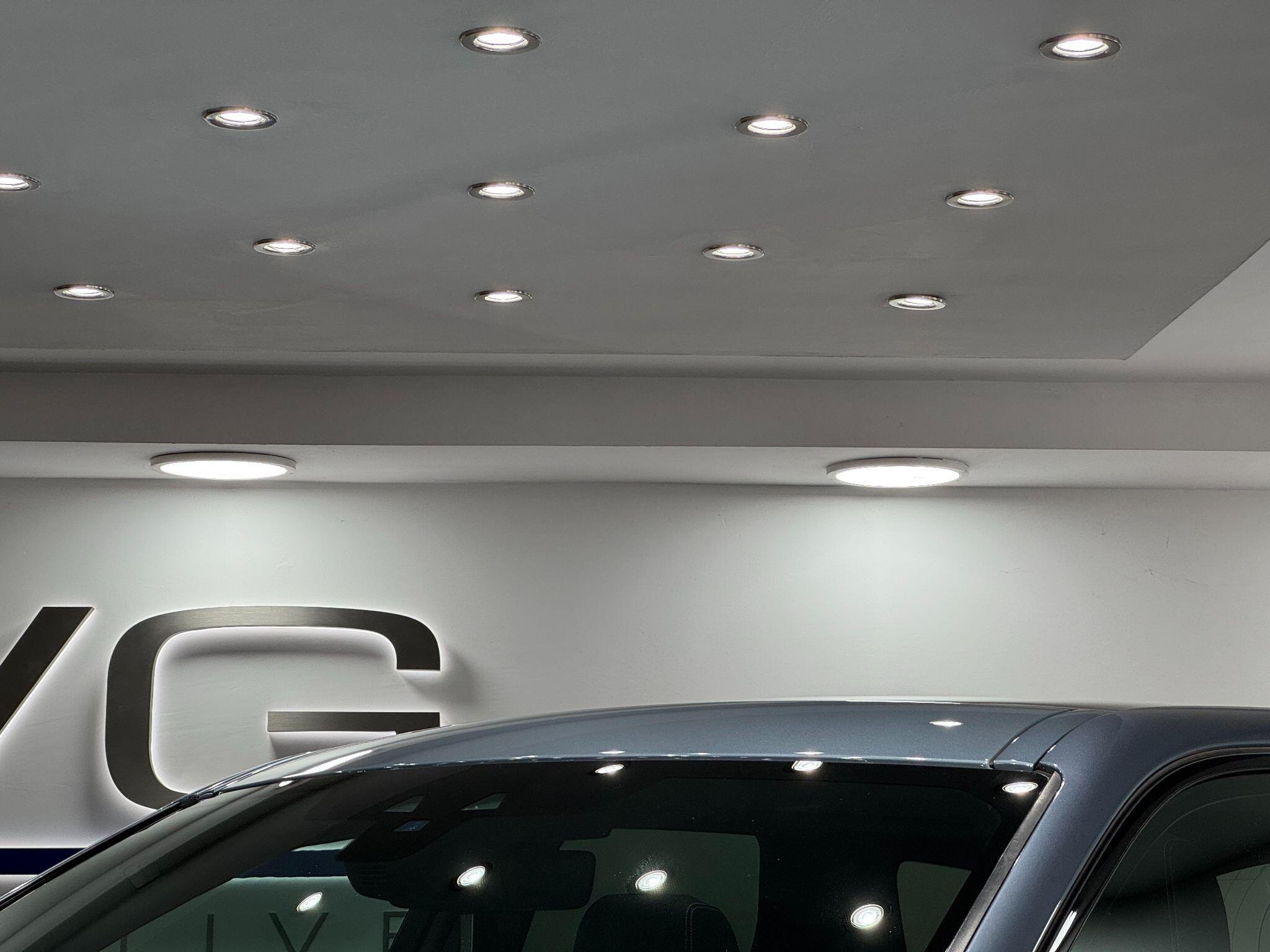 Land Rover Discovery Sport view 13