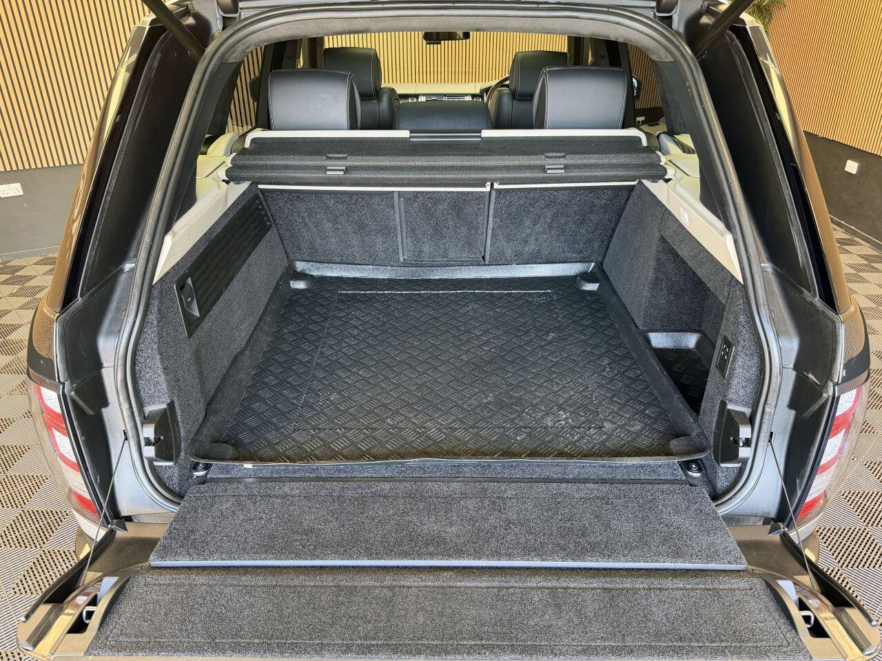 Land Rover Range Rover view 18