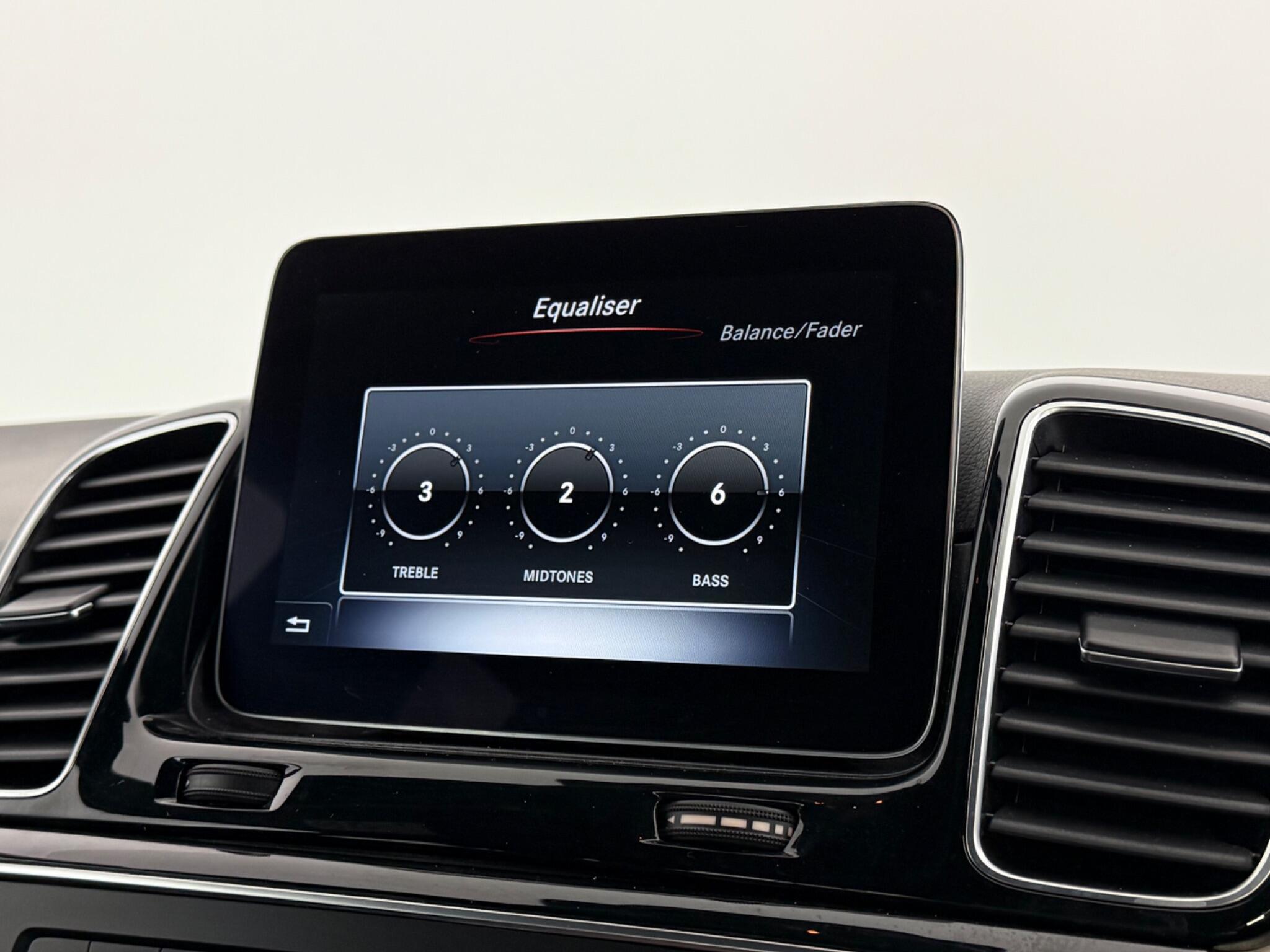 Mercedes-Benz GLE view 30