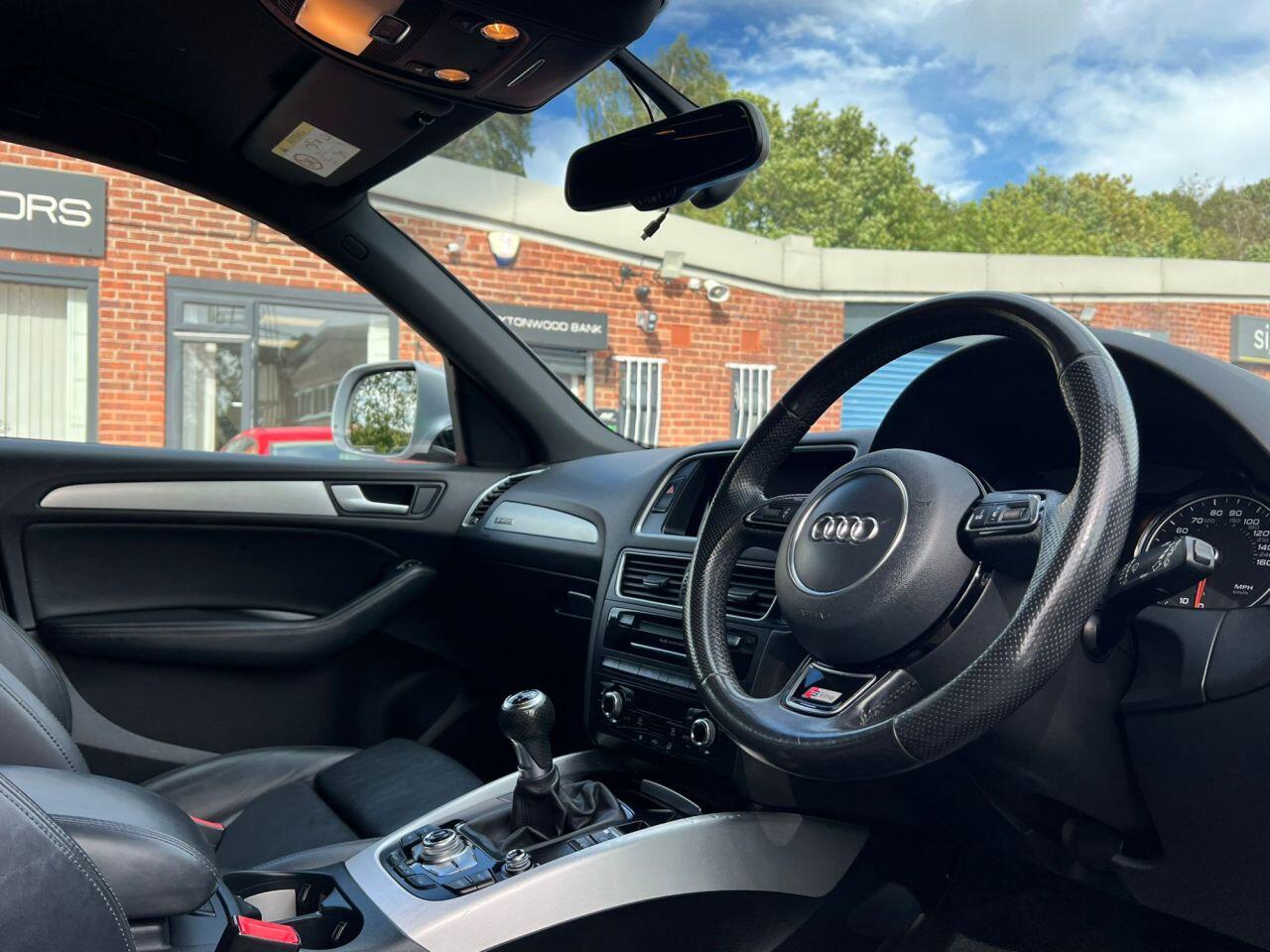Audi Q5 view 18
