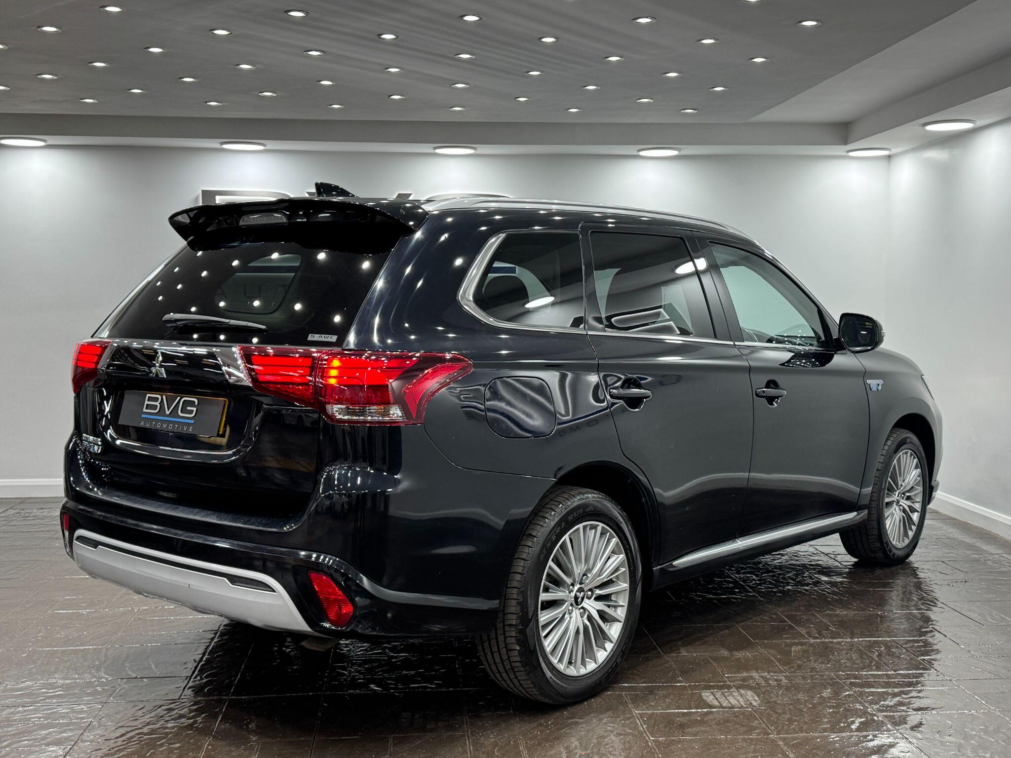 Mitsubishi Outlander view 11