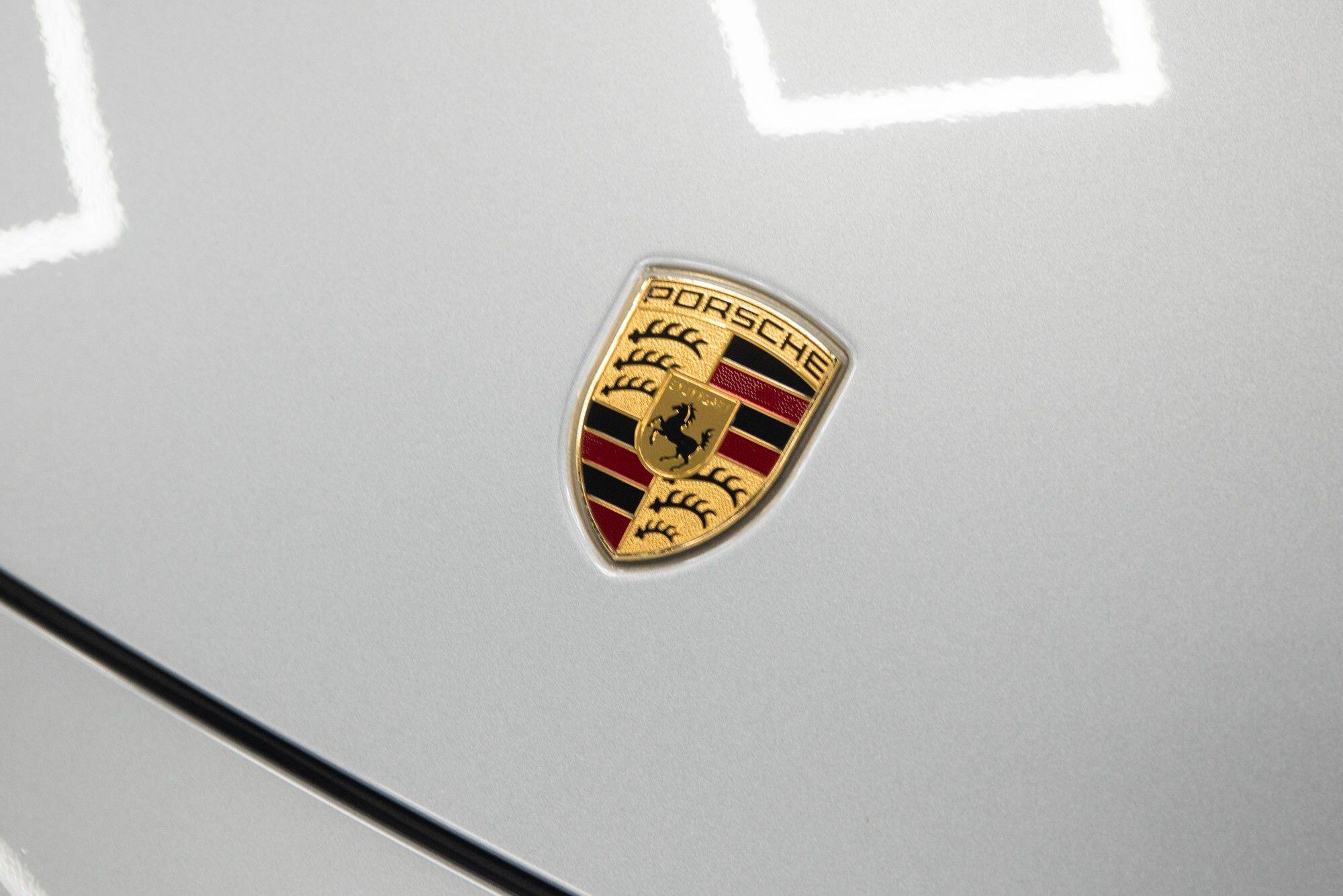 Porsche 911 view 12