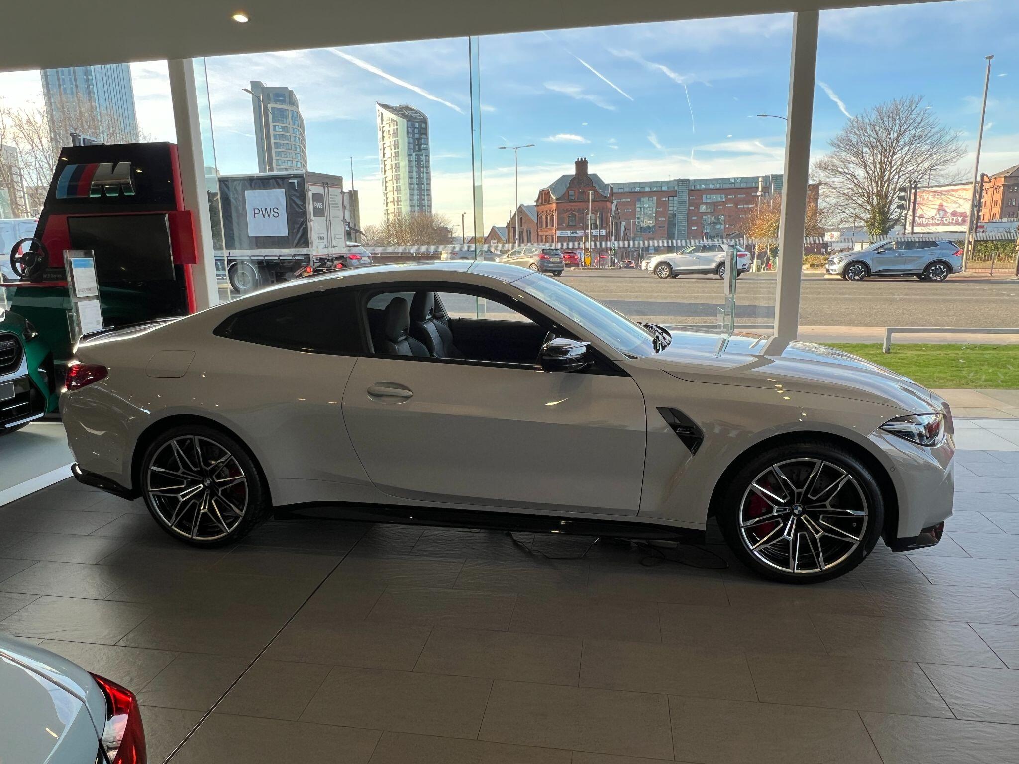 BMW M4 view 4