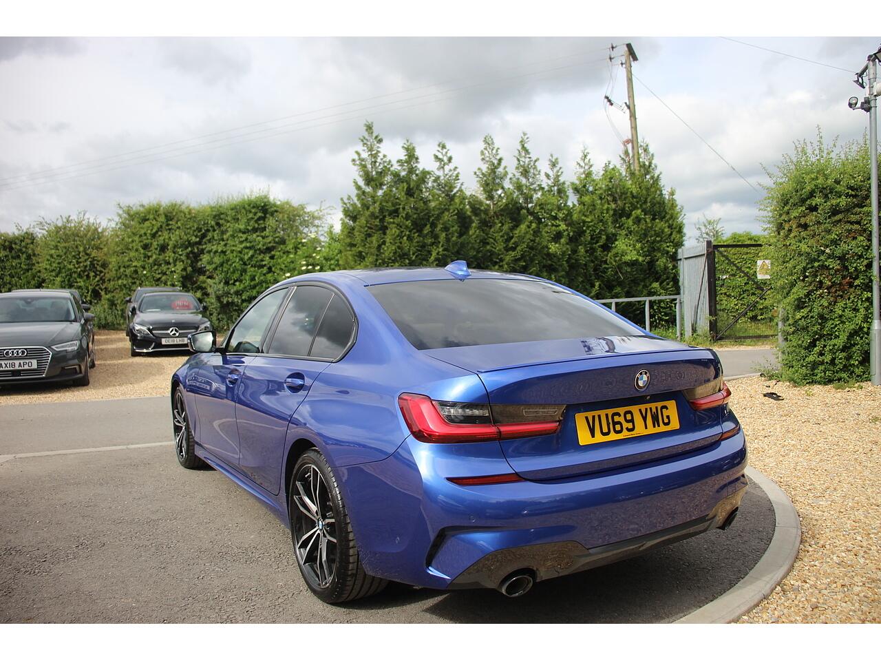 BMW 3 Series view 9