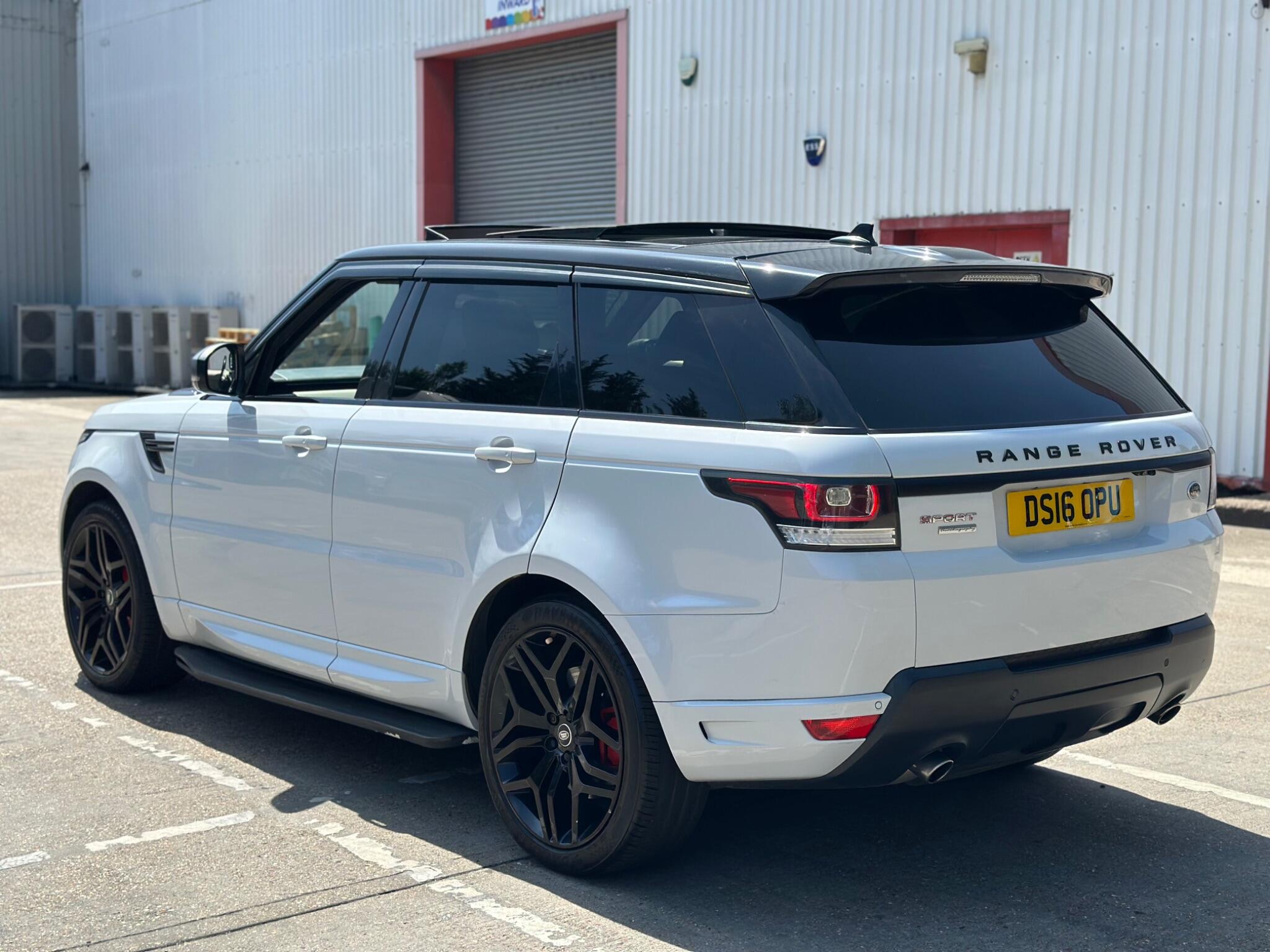 Land Rover Range Rover Sport view 12
