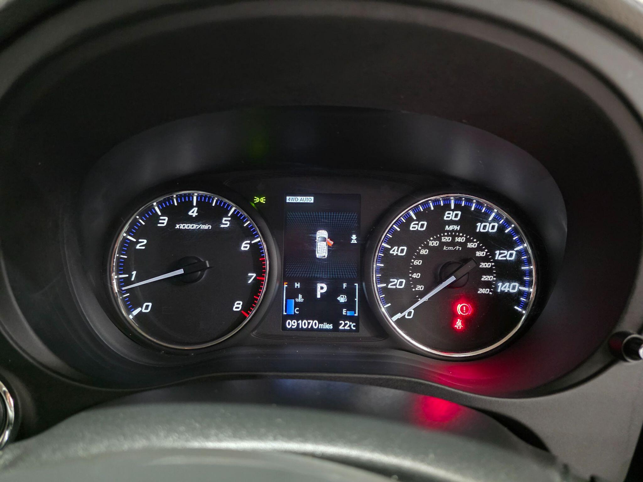 Mitsubishi Outlander view 11