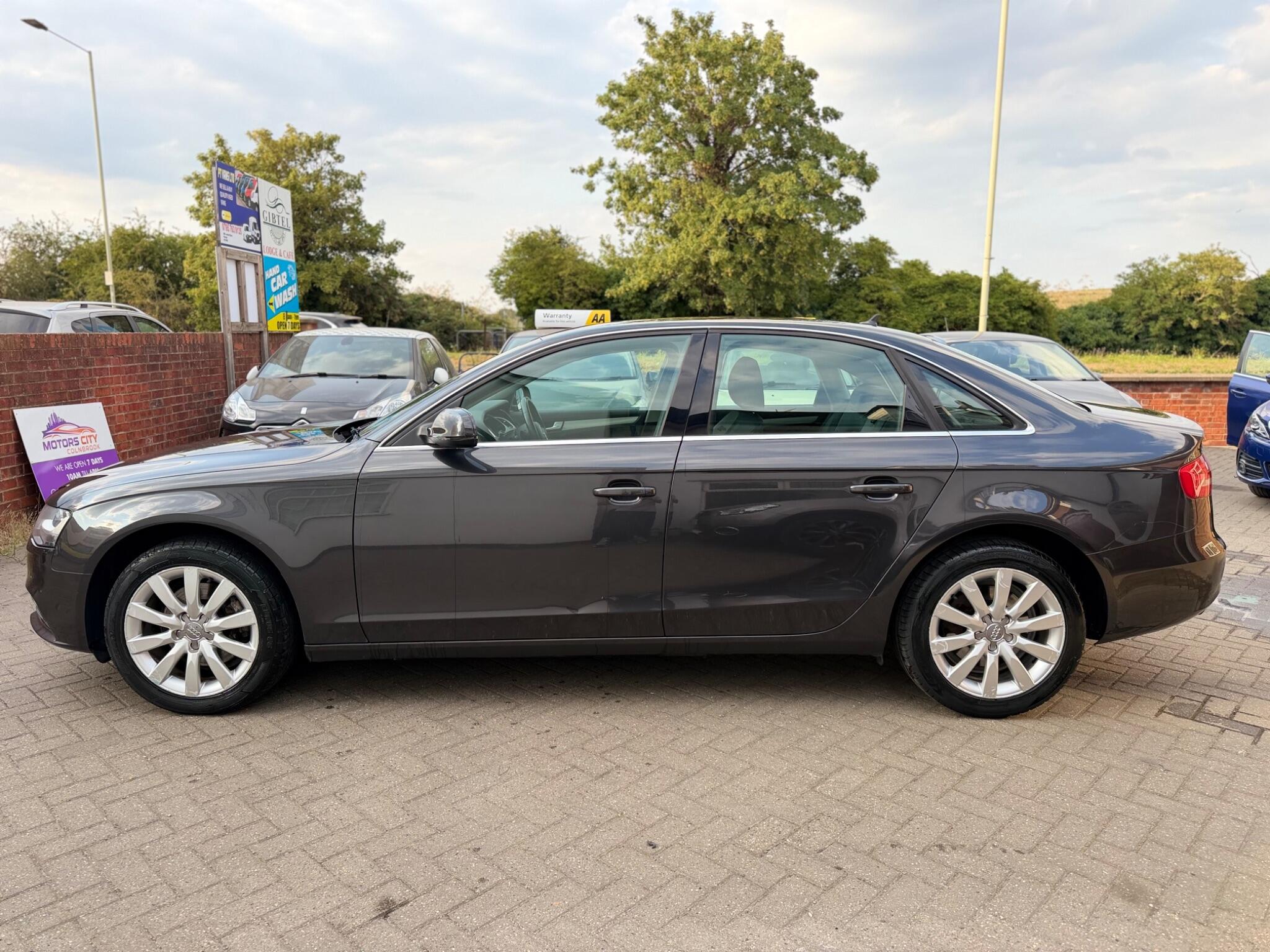 Audi A4 view 7