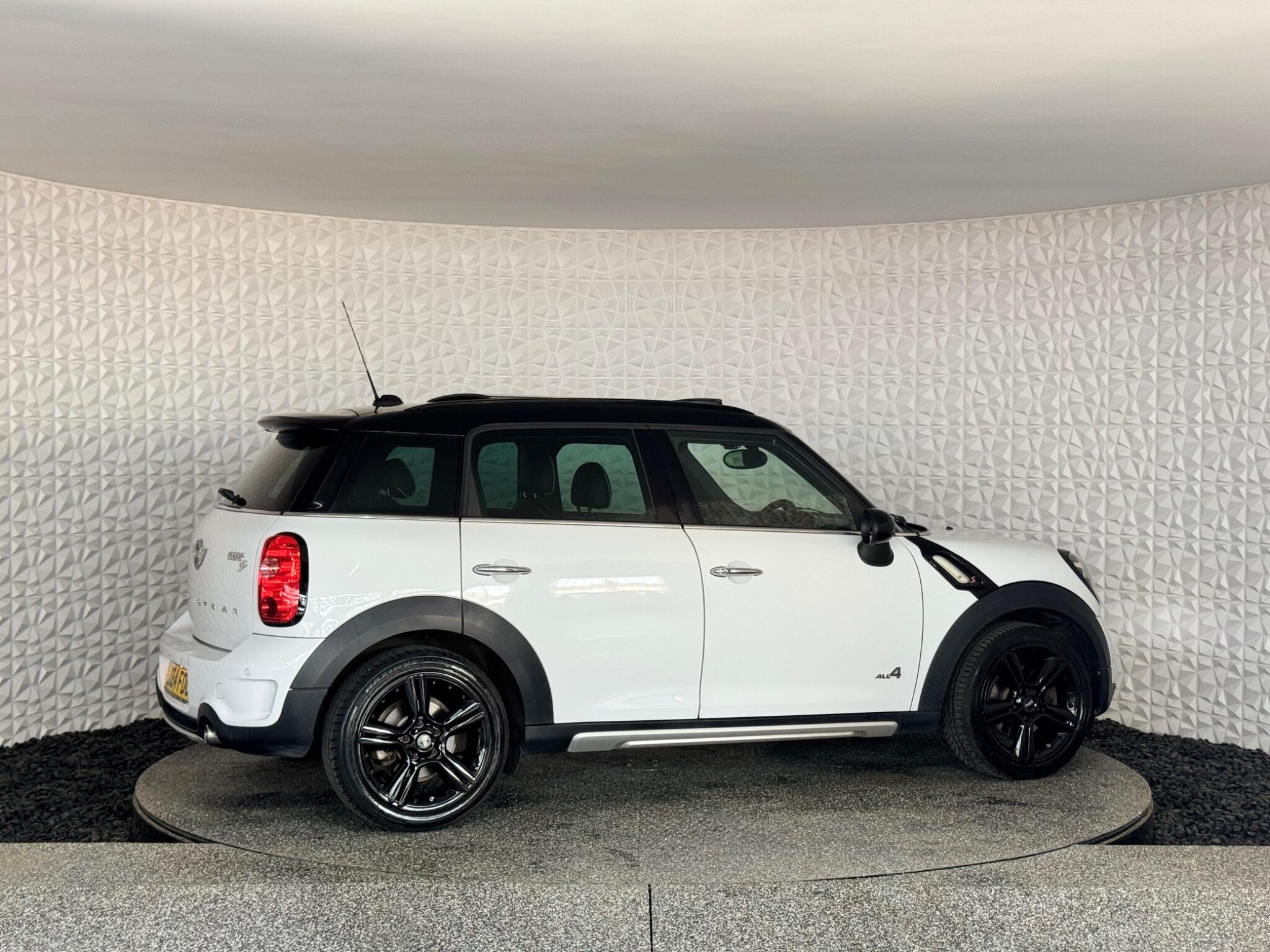Mini Countryman view 8