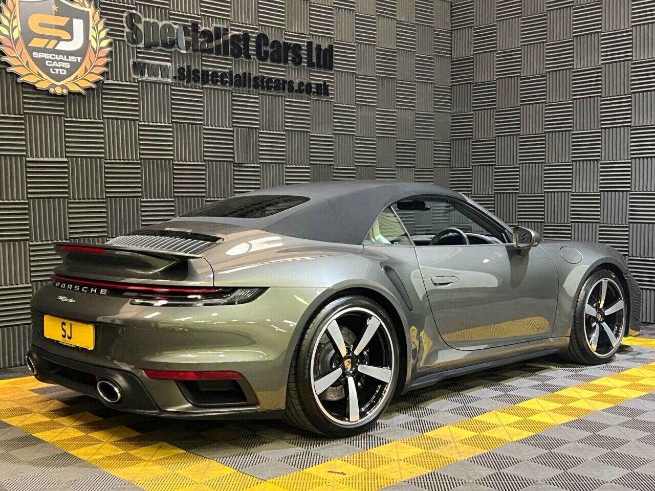 Porsche 911 view 22