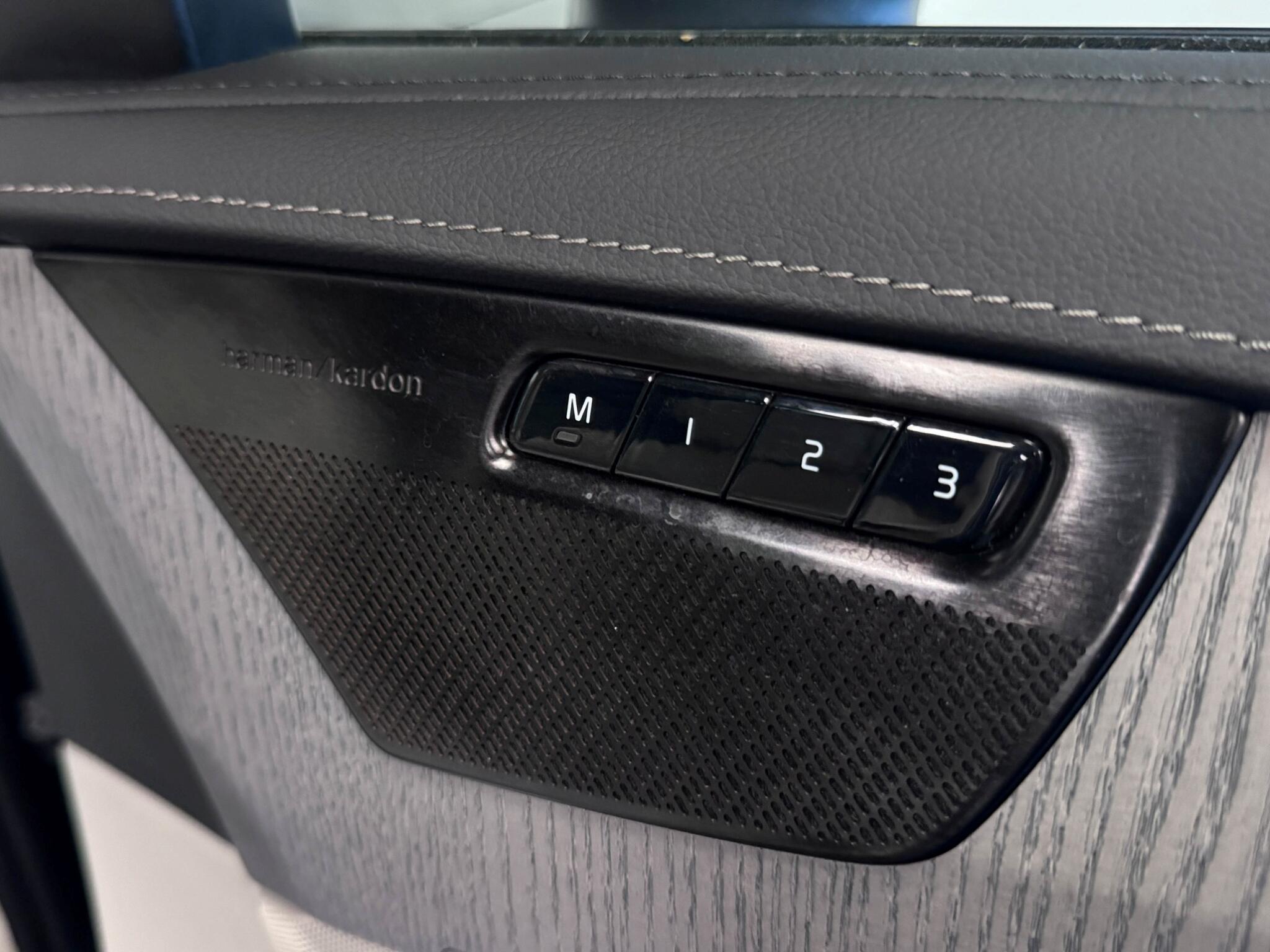 Volvo XC90 view 18