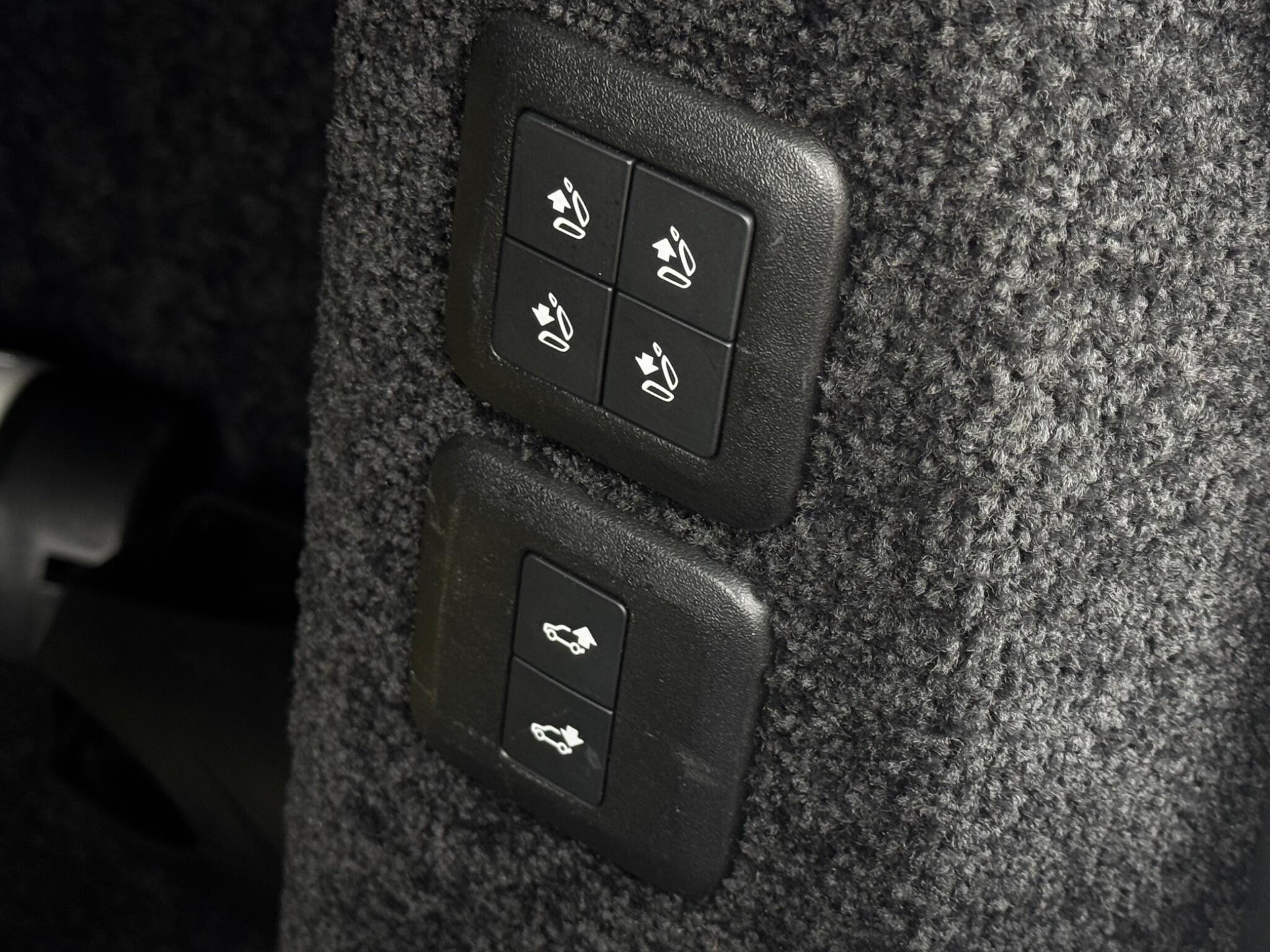 Land Rover Range Rover view 24